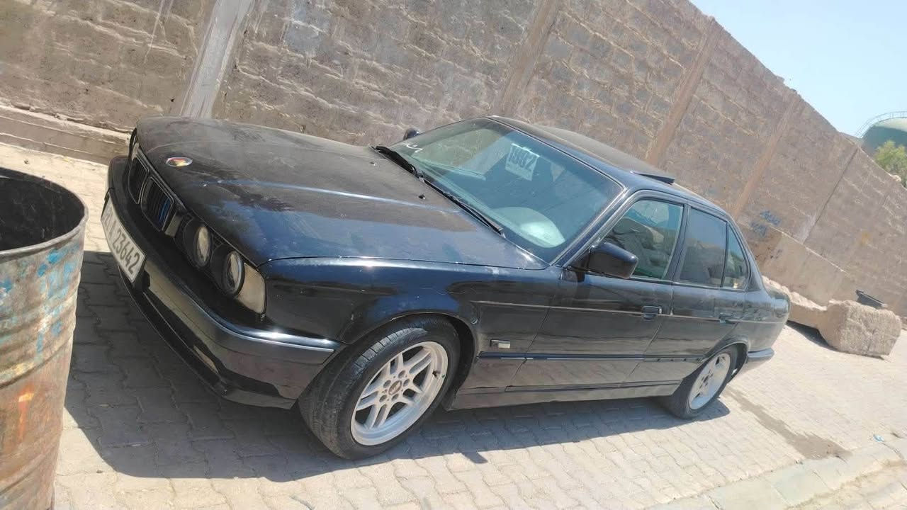 بناوي خواي كورو ميهربان Bmw سعر مناسب ٥٢٥كةپس كير عادي مؤديل١٩٩٢سلايد جام كاربا سنوي تا ٢٠٢٧تازية كؤبؤني بة نزيني هية تةقةورقةي تينيية وكو ليدراوش تانها لاي سة كني جمپيكي خفيفي هية بيناو كرتن سياركة تا بلي خاوينو مالي دؤستة سعركشي ٤٧مة جال تكايية ئكر موشتة رينيت سة رمان
مية شينة ***********
