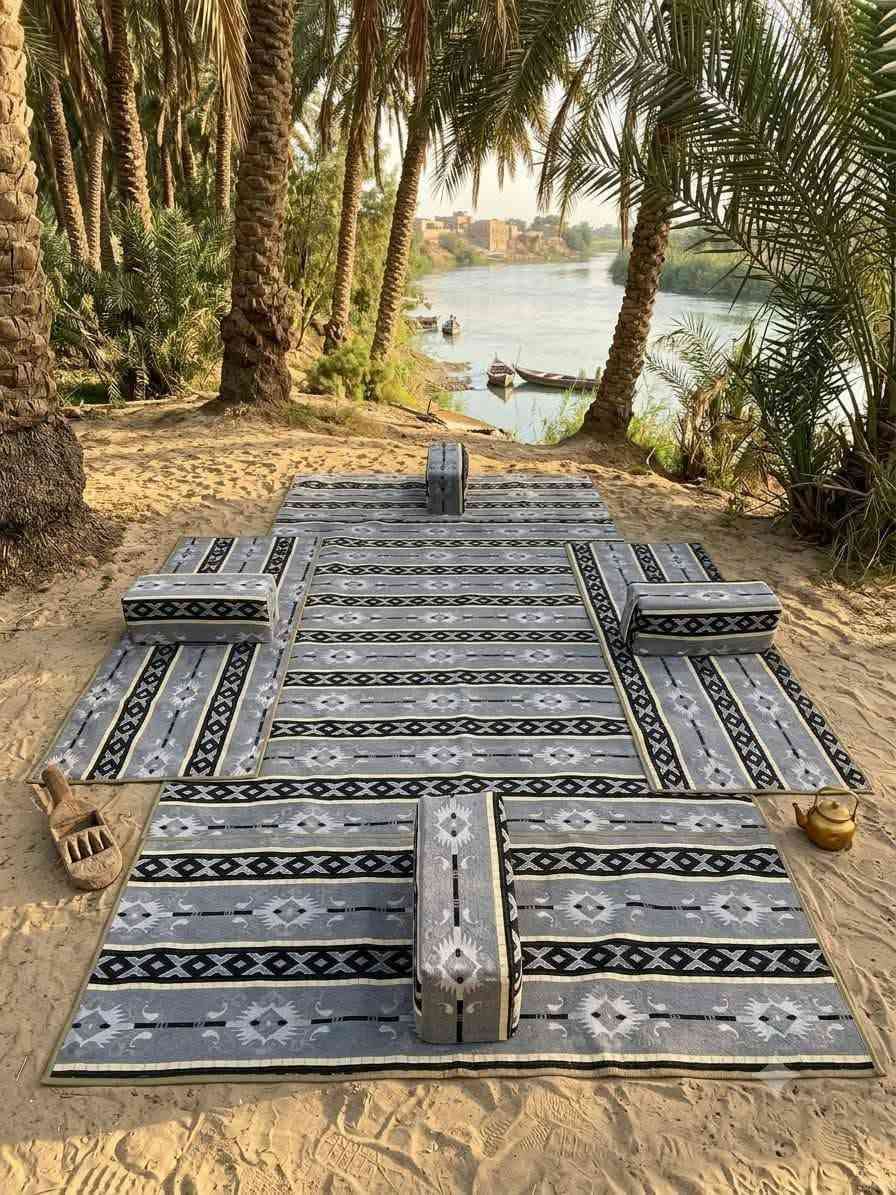 � جلسة عربية فاخرة بطابع تراثي أصيل 🔥
جلسة عربية مصنوعة من قماش السدو الفاخر، بتصميم أنيق يجمع بين الأصالة والجمال، والظهر مغلف بقماش تنزاني ضد الماء ليوفر لك المتانة وسهولة الاستخدام.

✨ مناسبة لـ:
🏕️ جلسات البر والكشتات
🌿 جلسات الحديقة
🌙 الركن الرمضاني
🏡 الجلسات المنزلية والاستراحات

✅ قماش سدو عالي الجودة
✅ ظهر مغلف بقماش تنزاني ضد الماء
✅ مريحة وأنيقة وتتحمل الاستخدام
✅ تصميم تراثي يضيف فخامة للمكان
✅ مناسبة للداخل والخارج

اختيارك المثالي لجلسة تجمع بين الراحة والفخامة وروح التراث 🤎

📩 للحجز والاستفسار راسلنا على الخاص
***********
