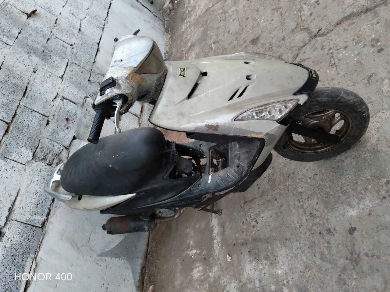 للبيع دراجه ادرس 120 متروكه جانت تشتغل وعطلت وعفتها ابيع كوم حديد   سعره ١٢٥ الف متواجد واتس *********** بغداد حي الجهاد
للبيع دراجه ادرس 120 متروكه جانت تشتغل وعطلت وعفتها ابيع كوم حديد   سعره ١٢٥ الف متواجد واتس *********** بغداد حي الجهاد
