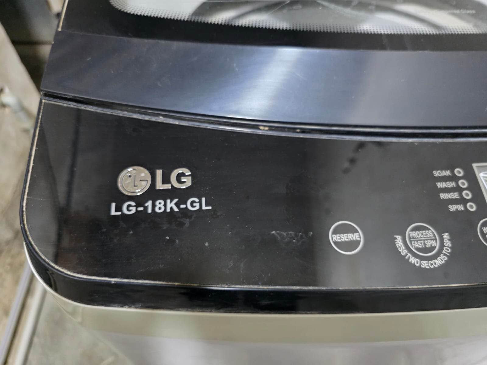 غەسالی 18 کیلۆیی LG (تۆپ لۆد / دەستکرد) بۆ فرۆشتن  
تایبەتمەندییەکان:
 مۆدێل: LG-18K-GL  
 قەبارە / کێش: 18 کیلۆگرام (گونجاوە بۆ شوشتنی جلی زۆر و بەتانی قورس)  
 دۆخ: زۆر خاوێنە، بەکارھاتوو (دەستی دوو) و بێ کێشەیە.  
 پڕۆگرامەکان: خاوەنی 8 پڕۆگرامی جیاوازی شوشتنە (شوشتنی خێرا، وشککردنەوەی هەوایی Air Dry، پاککردنەوەی حەوز Tub Clean و چەندین بەرنامەی تر).  
 تایبەتمەندی تری: قفڵی مناڵ (Child Lock)، کارکردنی بێدەنگ، و سیستمێکی بەھێزی شوشتن (TurboDrum).  
زانیاری زیاتر:
 شوێن: [ سلێمانی ]
 نرخ: [ 250هەزار ] (موعامەلەی تێدایە)
 پەیوەندی: [***********] السليمانية, العراق
