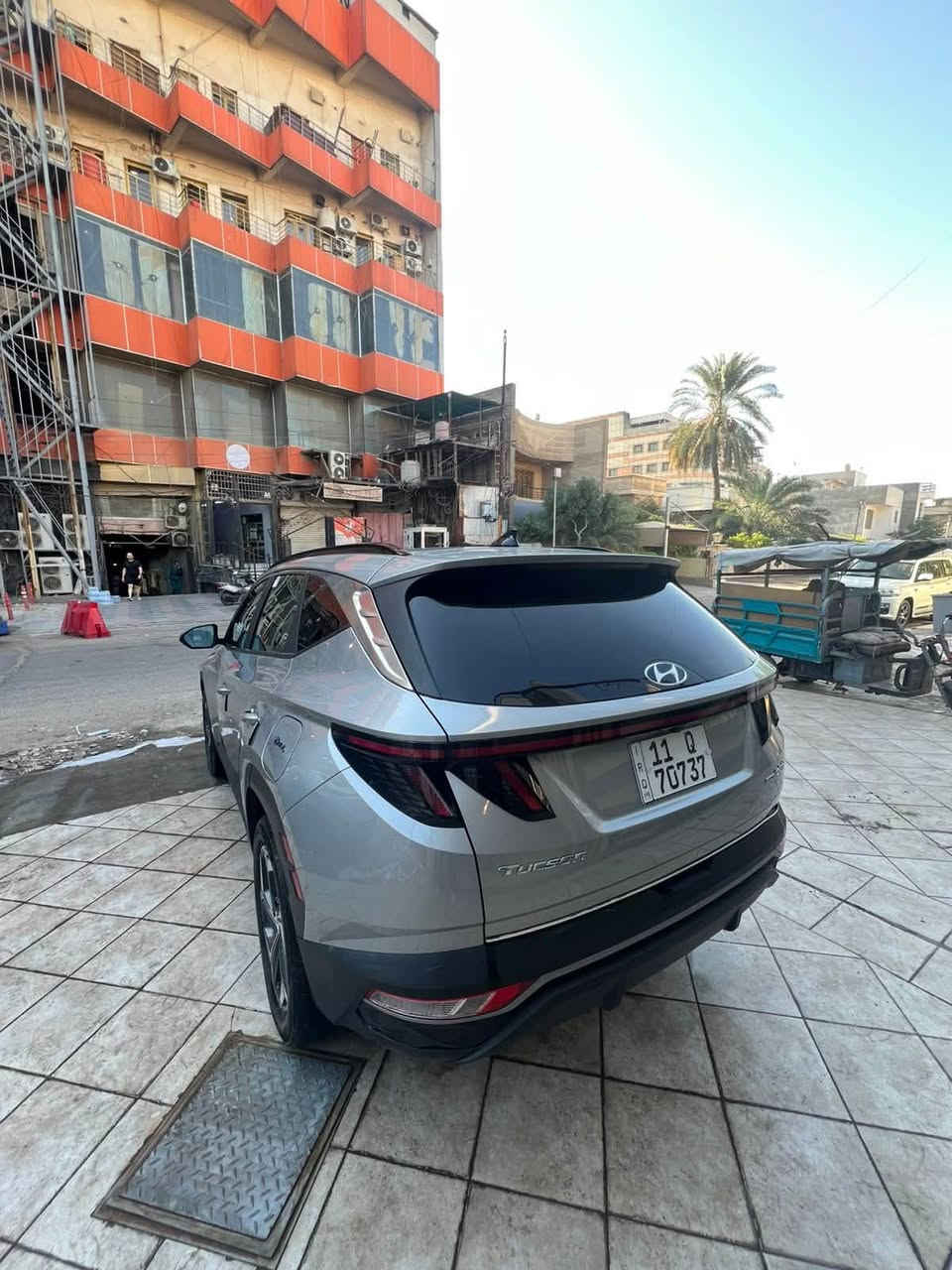 السلام عليكم 
توكسان هايبرد موديل 2024 للـبـيـع ✅️
🔷️🔸️🔷️🔸️🔷️🔸️🔷️🔸️🔷️🔸️🔷️
🟦1-وارد امريكي ، و صور الحادث مرفقة بالمنشور  .
🟫2- ماشية 32 الف كيلو متر ، يعني تقريبا 18 الف ميل ماشية .
🟥️2- مواصفاتها ( بانوراما و اشاير بالمري و تدفئة كشنات و كشن كهربائي و رادارات و كاميرا و كشنات جلد و لد بگلايت و جنطة كهرباء و تبريد قطعتين و تحكمات ستيرن ) .
🟪4- السيارة رقم بغداد و ب اسمي و مكانها بغداد / الامين الثانية .
⬛️5- السعر 193 مع مجال  ، و للاستفسار الاتصال على ***********
