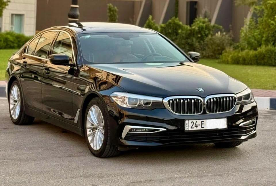 بي ام دبليو 2019 شركة العروش 
السيارة ع ايد واحد من الشركة حتي الأن 
بيها 3 سويج بلادي مع سويج كبير
فول مواصفات 
ابواب سحب
5 كامرة 360 درجة 
بردة بلادي 
مكفولة كفاله عامة 
الداعمية للداعمية مكفولة 
سنوية و هزة كلها جديده 
مابيها أي خلل او نقص 
كير محرك مكفولة مامفتوحة 
تحويل ثاني يوم 
مكان السياره السليمانية 

رقم صاحب السيارة 
*********** واتس اب
