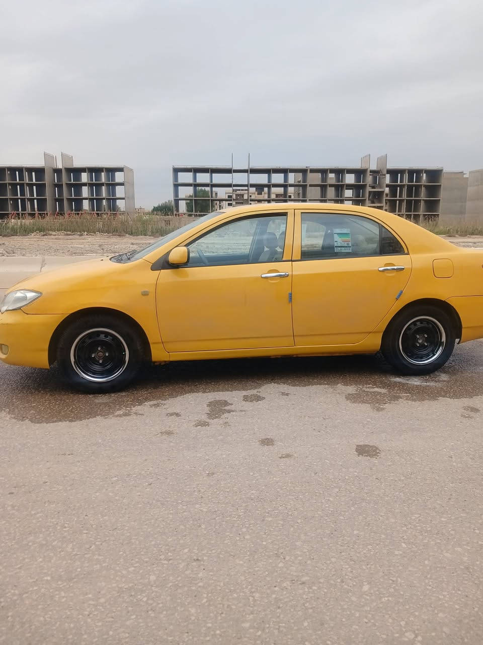 السلام عليكم بي وايدي F3 2011 سياره جاهزه تخم تاير حداديه باتري دينمو صار ٢٠ يوم معمره جاهزه من دعاميه لدعاميه ماتصرف عليه الف سنويه بأسمي مصفره هيئه وغرامات  ***********
