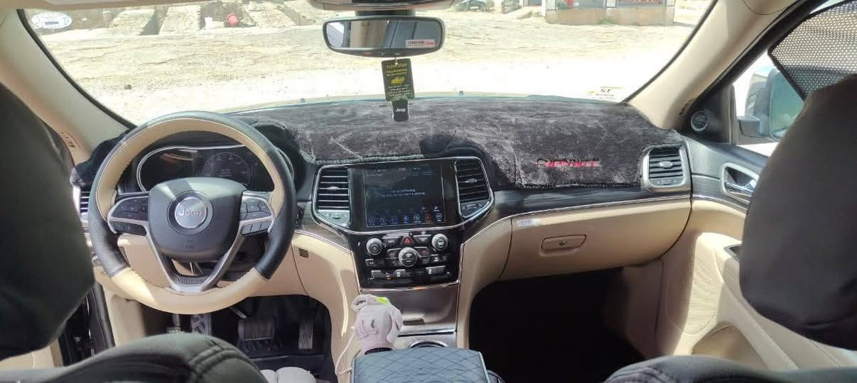 سلام عليكم
للبيع: جيب جراند شيروكي (Grand Cherokee Limited) موديل 2019
​المواصفات والتفاصيل:
​النوع والفئة: جيب جراند شيروكي - ليمتد (Limited).  
​الموديل: 2019.
​الرقم / التسجيل: رقم أربيل / شمالي (22 H) جاهز للتحويل.  
​اللون:  (نفطي)   
​نظام الدفع: دفع رباعي (4x4 Quick Order Package).  
​الحالة العامة: السيارة بنظافة ممتازة جداً وبحالة جيدة جداً كما موضح بالصور.  
​المواصفات الخارجية: جنوط ألمنيوم وكالة، كشافات، لمسات كروم على المقابض والمرايا، حساسات.  
​الشروط والصيانة:
​محرك وقير وشاسي بحالة ممتازة وجاهزة للفحص.  
​جاهزة للبيع المباشر والتحويل بدون أي معوقات.  
​السعر: [235 وبيها مجال ]
: [ الكيلومترات180 كم]
مكان المعاينة: [الانبار قضاء حديثه]
للتواصل والاستفسار: [‏‪***********
