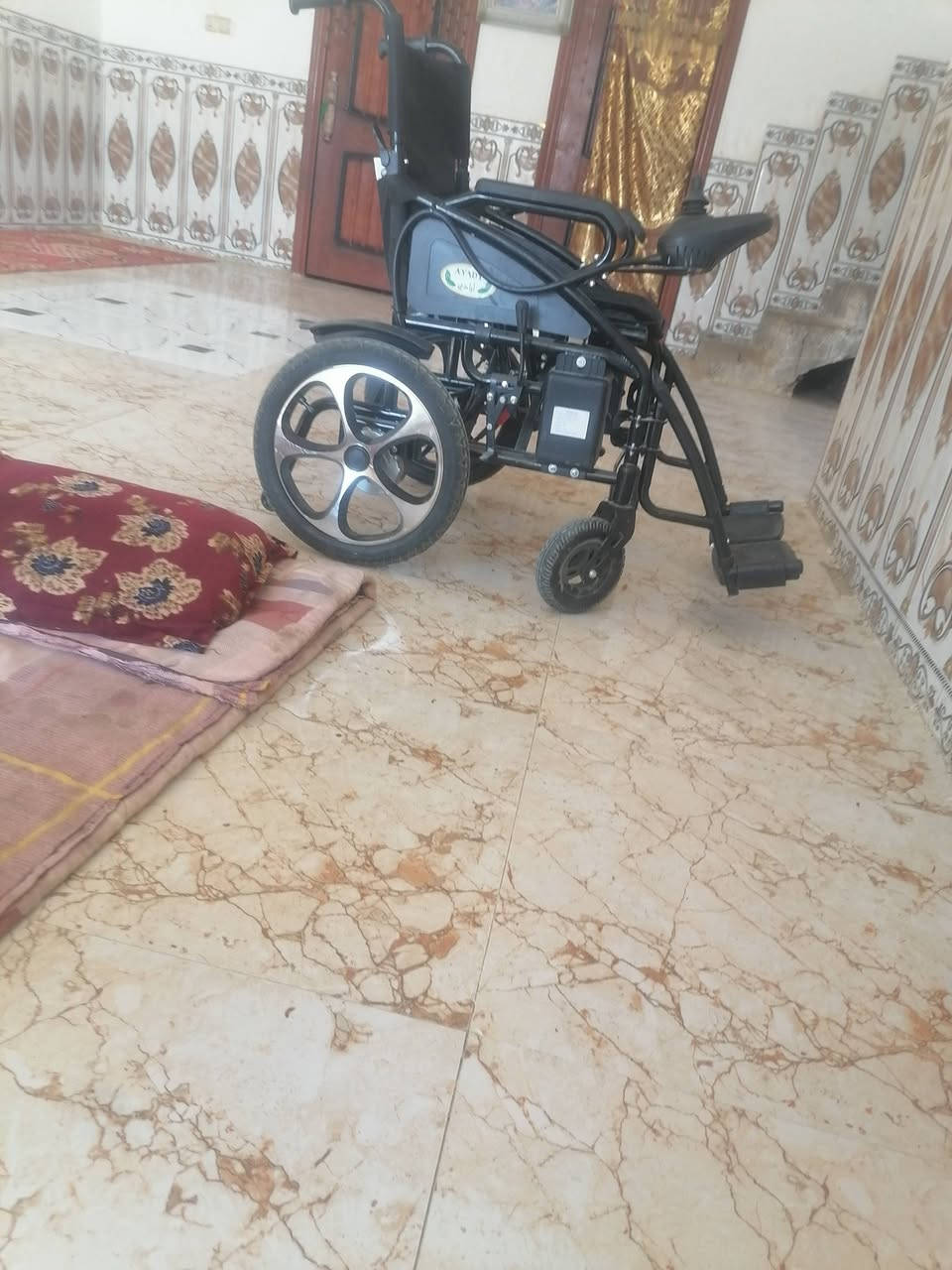 سلام عليكم عربانه كهربائية البيع سعره 450مكان الناصرية الشطره  ***********
