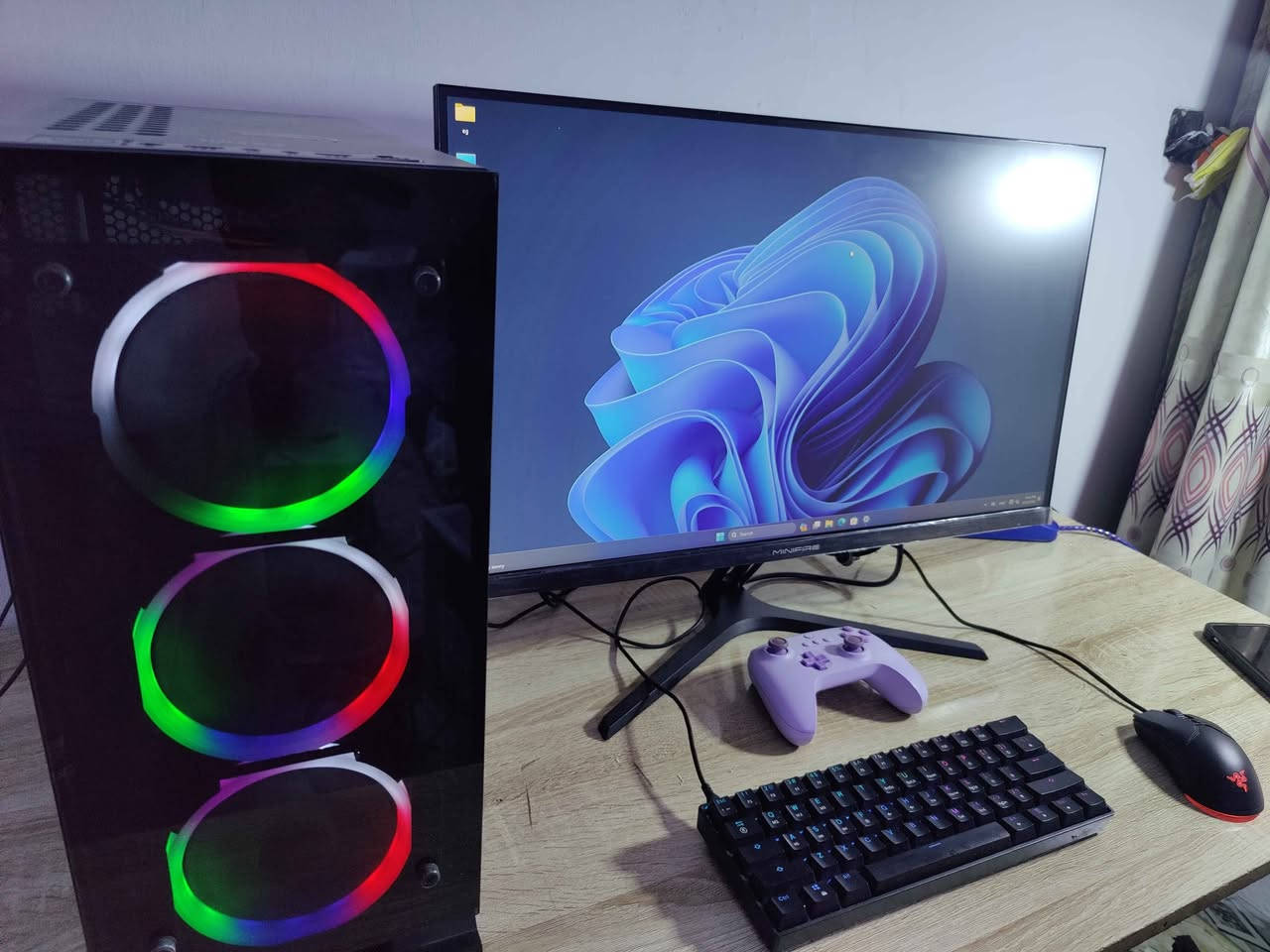 اخوان سلام عليكم
سيت اب كامل 
شاشة حجم 27 مع كيبورد وماوس وكمبيوتر 
المواصفات 
ryzen 5 3500x
msi gtx 1660 super VENTUS xs
ram  2x8 16 3200hz g.skill RGB 
msi b450m pro
hdd 1tb ssd 128gb 

الشاشة minifire ips 27inch FHD 120hz 
مع كيبورد وماوس 

مكاني بغداد الدورة 
بيها مجال حك الجية للشراي 
رقمي ***********
ما عندي توصيل بغداد, العراق

نص مكتوب في الصور:
- MSI GTX 1660 SUPER
- MB MSI B450M A PRO MAX
- RAM 16GB 2X8
- HDD 1TB
- SSD 128
- MONITOR 27INCH 120HZ IPS PANNEL