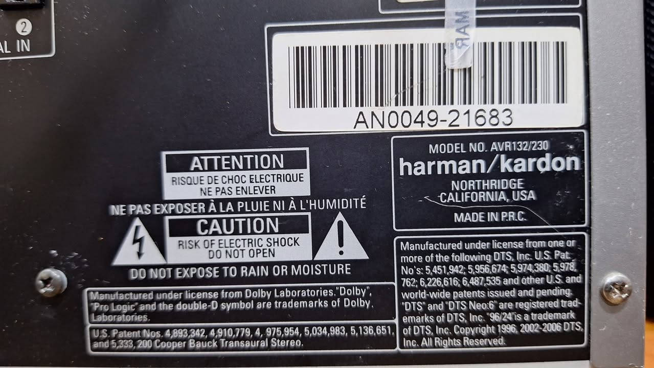 السلام عليكم . من رخصة الادمن المحترم . امبليفاير Harman Kardon هارمن كاردون موديل  AVR 132/230 جهاز استقبال صوت وصورة (مستقبل AV) بقنوات 5.1 و كهرباء  230 فولت ، يمنح طاقة بقوة 30 واط لكل قناة لعدد 5 قنوات ، يدعم أنظمة صوت محيطية مثل Dolby Digital وDTS ونظام Logic 7 و يحتوي على عدة مداخل صوت و صورة فيديو وامكنية استخدامه هوم سستم كمسرح المنزلي وربطه مع شاشة بلازما او كأمبليفاير مع زوج سماعات حسب الاستخدام الشخصي . 
للاتصال ولالاستفسار *********** مكان كركوك ويوجد توصيل
