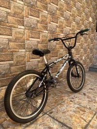 بايسكل بي ام اكس (BMX) معروض للبيع السعر 100وبي مجال المكان بغداد البل...