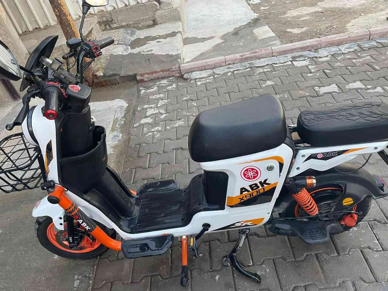 دراجة شحن نوع x900 استخدام شهرين ونص السعر 600 وبيها مجال الرقم
***********

