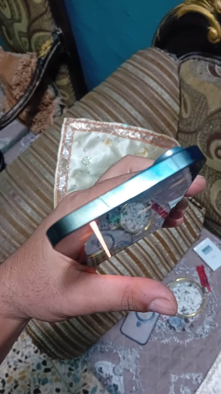 ايفون ١٣برو ماكس ماستر بطاريه مبدله فقط جهاز نضيف شاشة بيها خط مثل ما واضح بل صوره قفله ٤٠٠شراي يتصل ***********
