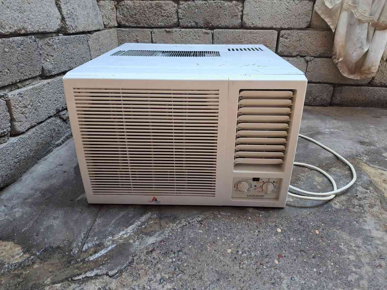 مكيف نوع الوطنيه 
حجم طنين 
مابي تصليح مامفتوح 
كاتم مابي صوت 
تبريد ثلاجه + تدفا فول 
مكيف نضيف مستعمل اقل موسم 
سعر 250الف يوصلك للبيت او تجي تخذه
عنواني موصل حي القاهره 
***********
***********
بيهم وتساب
