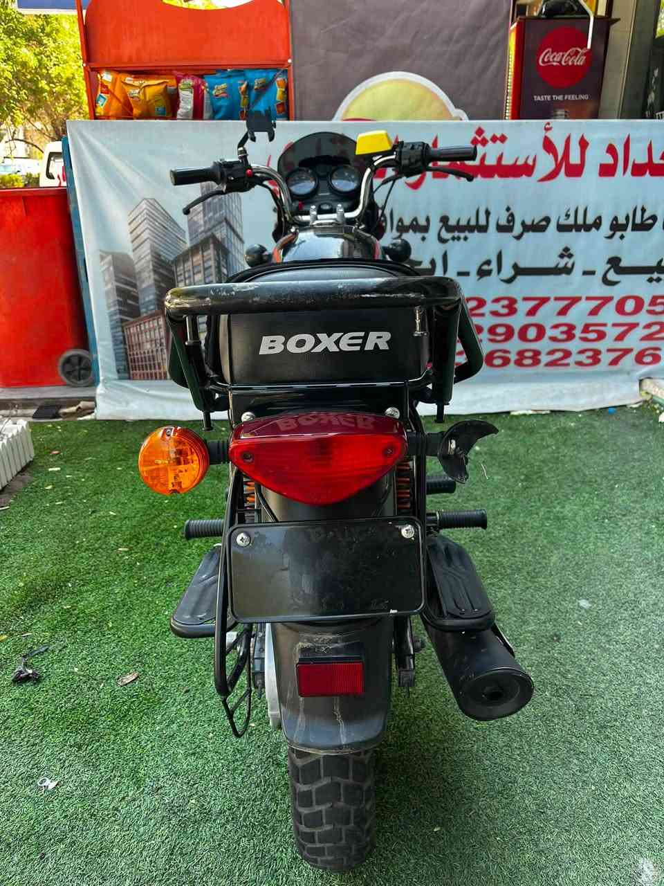 السلام عليكم بوكسر مديل 23بدون رقم اوراق فقط ماشيه 55استخدام شخصي الدراجه مكينه بلاديه ممفتوحه بيهه نقوصات بسيطه  والنظافه كدامكم السعر خاص واتساب ***********
