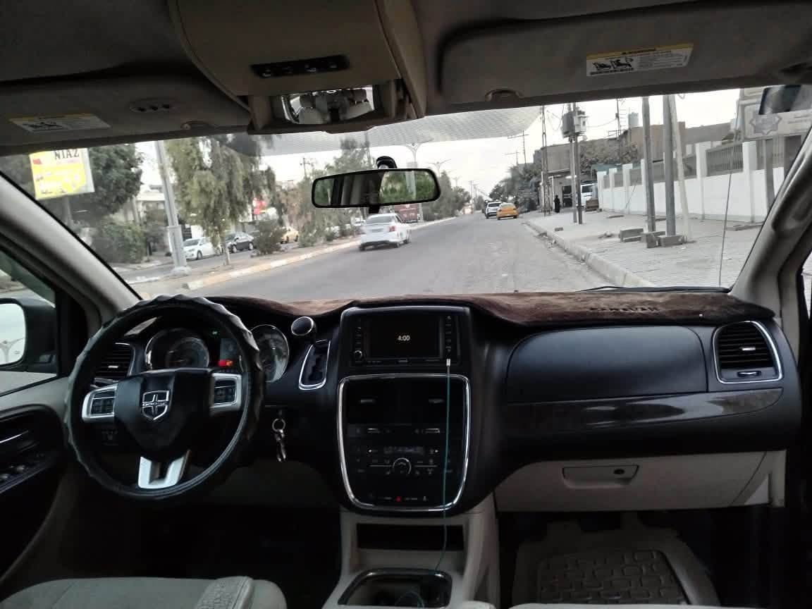 سيارة دوج كرفان موديل 2011
الفئه SXT معروفه المواصفات 
سيارة بدون حادث 
بيها بل تكمه الخلفيه كلير ع كد شبر 
حداديه جديدة تخم تاير جديد كير مكينه كفاله جديد تبريد 2 قطعه فرس ارضي وسقفي 3 ابواب كهرباء كشن كهرباء 
كشنات بلع سياحي 
سيارة نضيفه كلش مال جناي 
سعر السيارة 125 وبيها مجال 
رقم صاحب سيارة ***********
اني مكلف بنشر فقط
عنوان سيارة صلاح الدين دجيل
