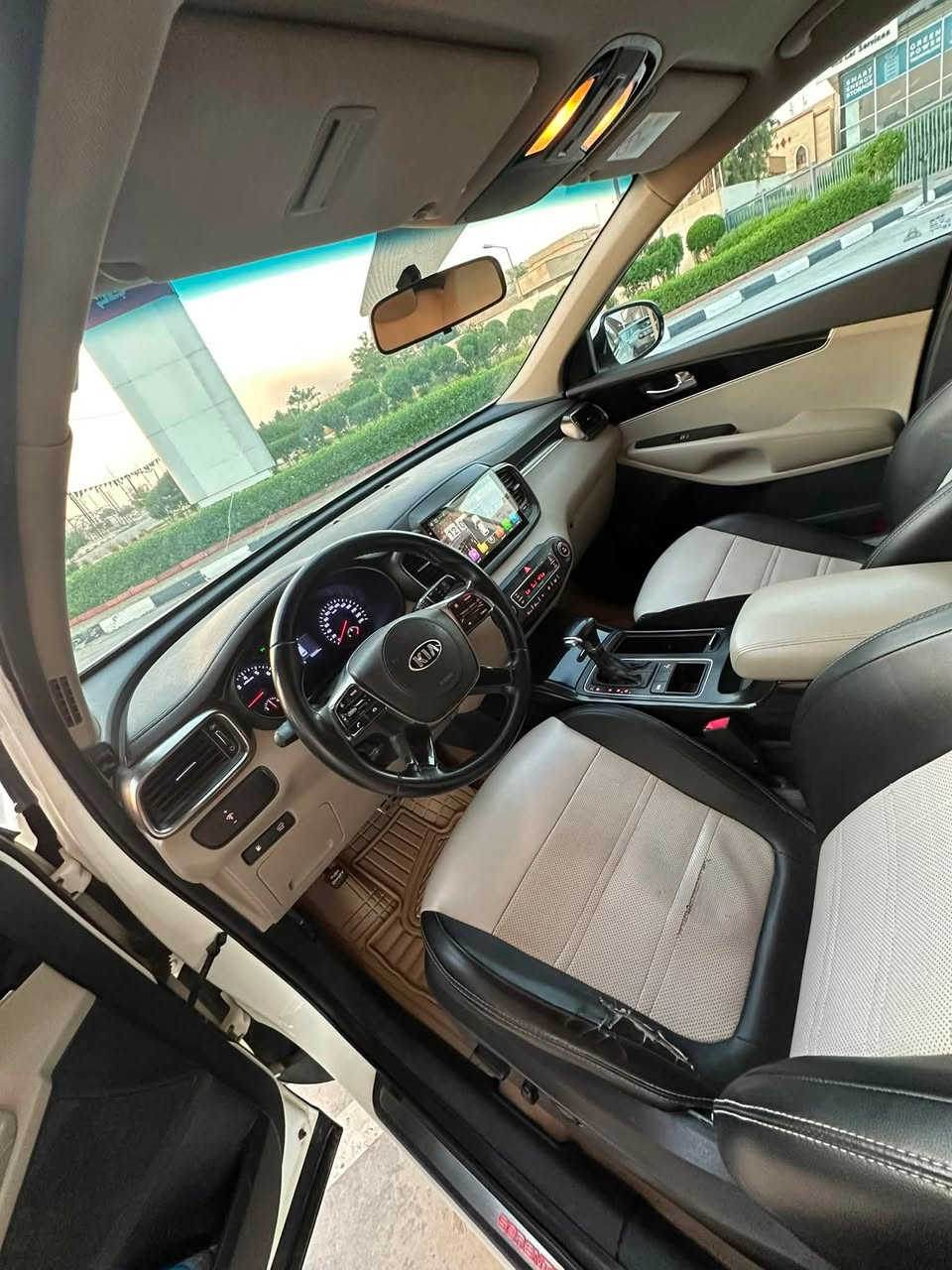 السلام عليكم 
كيا سورنتو بيع او مراوس 
2019 خليجي فول مواصفات عدا البني رامه 
مكينه 6 سلندر غير مفتوحه 
كفاله عدا باب السدر صبغ بدون تبديل 
رقم قادسيه بسمي 
السعر 212 وبيها مجال 
عنوان ديوانيه قطاء السدير 
***********
