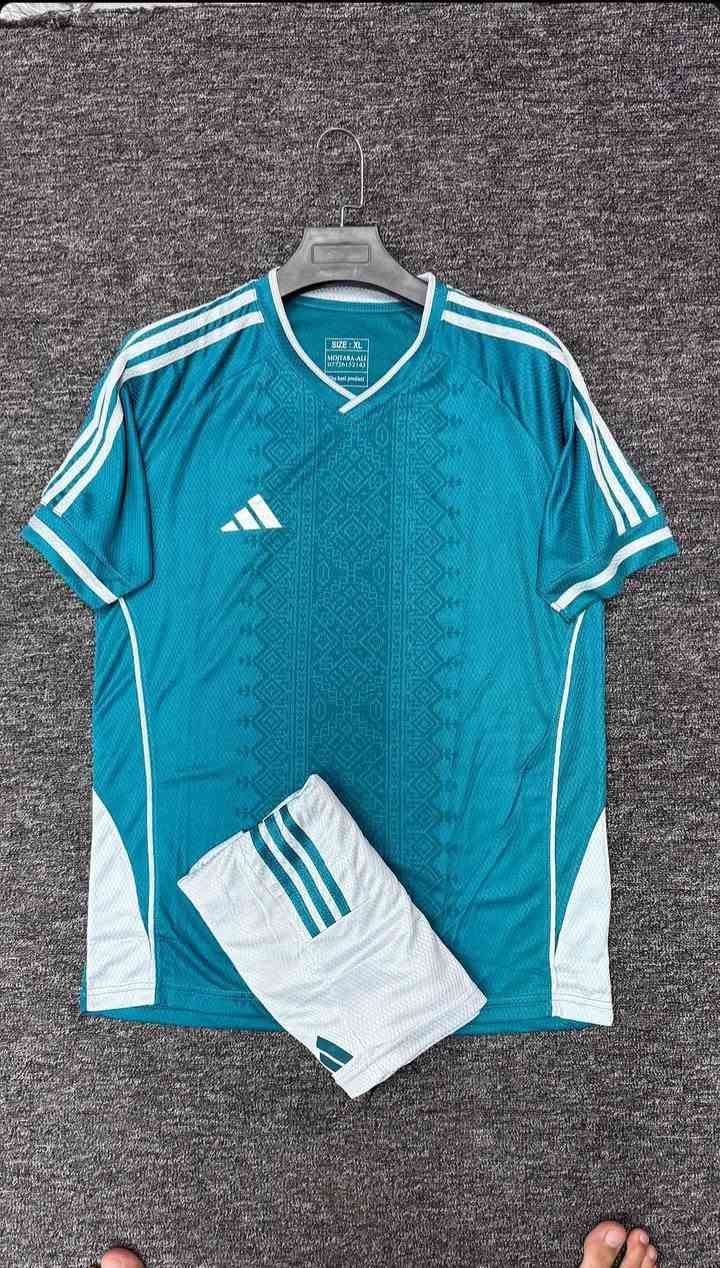 طباعه( رقم واسم وشعار )

قطعه 4الف

قياسات L XL XXL 

دريس شورت بدون رقم 

توصل واتساب  ***********

نص مكتوب في الصور:
- SIZE : XL MOJTABA-ALI ***********