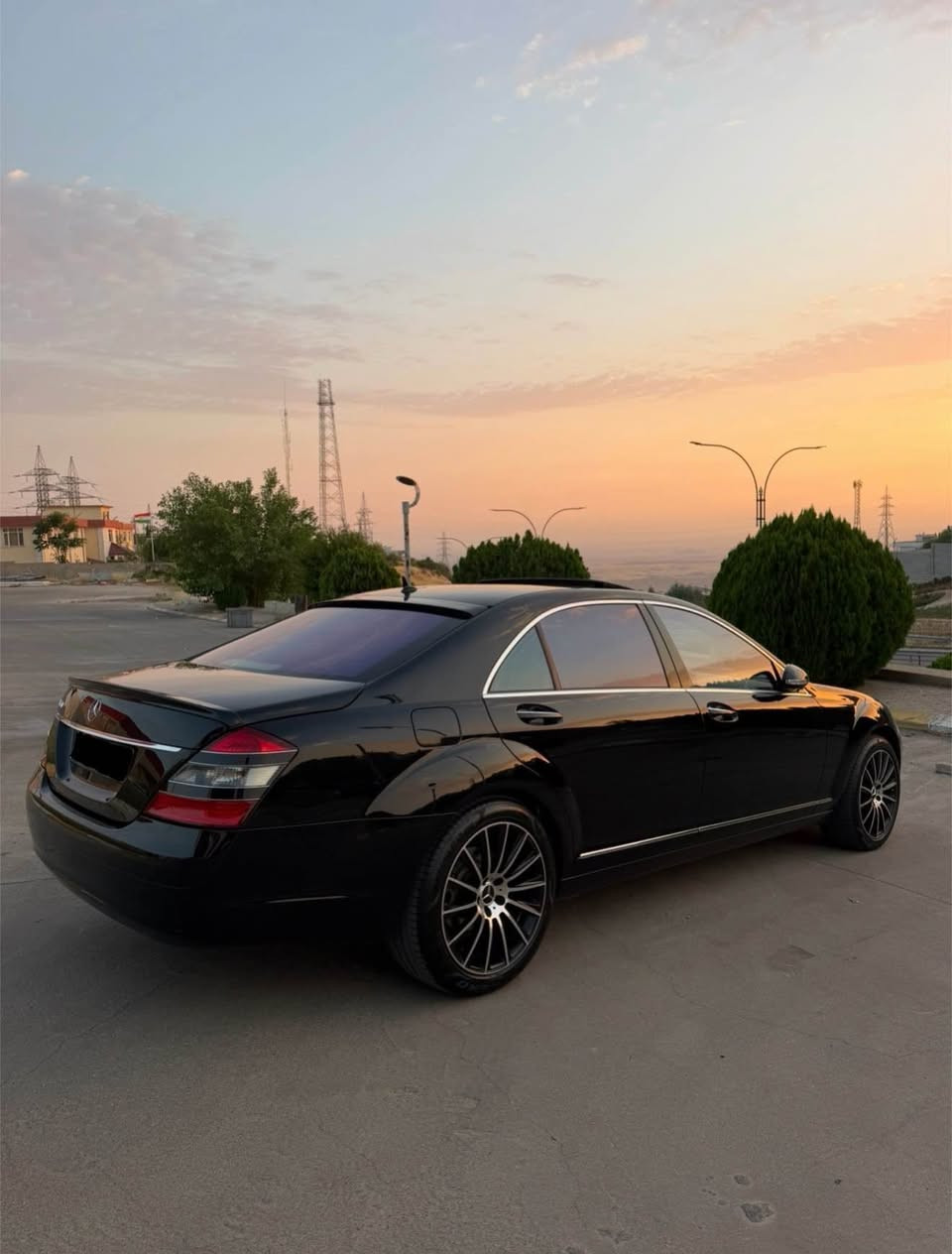 mercedes s class 550

مۆدیل ٢٠٠٩ فول موسفات سلايت كوشين خزن و كاره بايه كوشني دواوه ش كاره بايه كوشيني پيشي دواوه سارد و گه رمه سوكان خه زن و كاره بايه بيلاد ده بل جامه هه موو جامه كاني پؤلورايزه باليفي دواوه ڤؤليؤمه ئاوينه شه فت و كاره باي ده رگا لارج و شه فت صحب سندوق شه فت وه زور مواسه فاتي تر گه عيه شه ريكه ي خوي تياماوه سه ياره كه نمونه يه له جواني هه مووگياني به شه رت هيج نامه ي بؤنه هاتؤته وه هيج گلؤپه ك له ناو شاشه ي پينيه 
*********** أربيل, العراق

