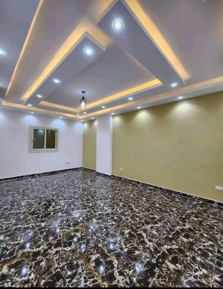 سلام عليكم 
عمل كافة انواع ديكورات وجبس وغيره كمثال الثنوي وتقليف الجدران كافه للستفسار ***********