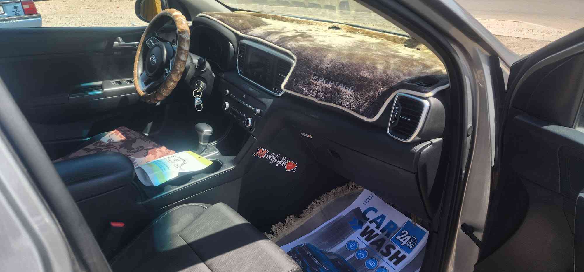 سبورتج للبيع موديل ٢٠٢٠ رقم اربيل بأسمي
السياره مكفوله من الصبغ بيها تبديل البنيد نفس اللون بلادي 
والسياره مبرمجه تشتغل على البانزين العادي وبدون دوانز 
ماشيه ٧٨ الف ميل  
مواصفاتها 
شاشه كبيره وكاميرا ورادار وتراكشن كنترول واندرويد اوتو وباقي المواصفات معروفه 
طبعا سويج مو بصمه والصندوك مو كهرباء
التبريد ثلج وميفصل لو دقيقه ولا ايبوخ بالازدحام 
السياره كولش نظيفه ومال بيت ورحت بيها للعمره مرتين 
للتواصل واتساب ***********
مكاني بغداد حي الجامعه شارع الربيع
