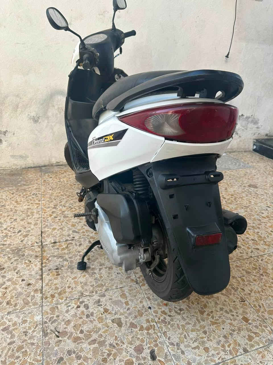 سلام عليكم للبيع بريز ياباني مال رمبه صاله ٣ اشهر  نازله رمبه مكينه مكفوله  كابريتر اصلي اوراق كامله والسعر 575  ومكان بغداد البلديات وهذا ***********  خاص ماكو
