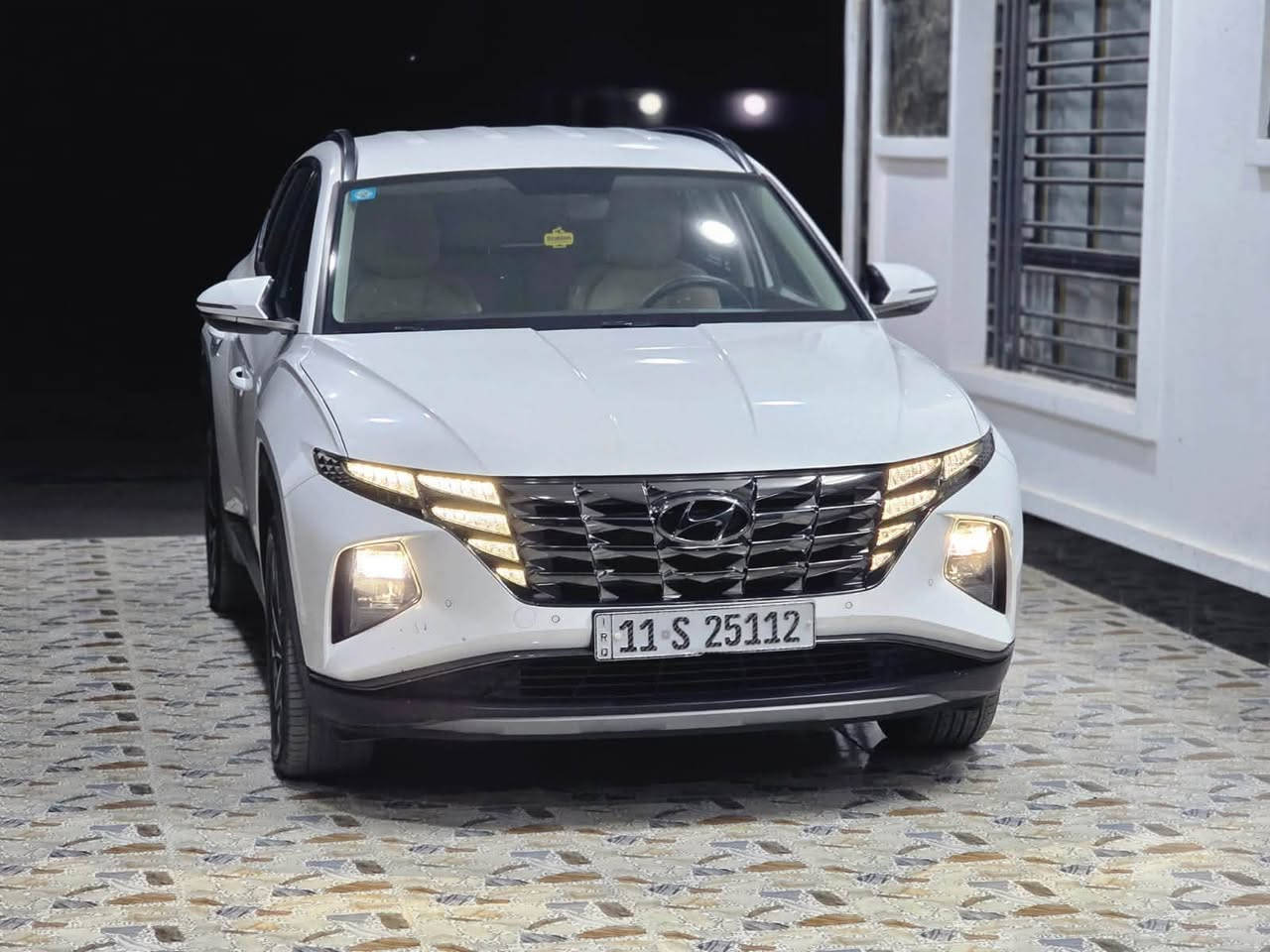 📌 للبيع: هيونداي توسان 2024 (خليجي)
🚗 المواصفات العامة:

​الموديل: 2024

​الوارد: خليجي — فول مواصفات للأخير (عدا البانوراما)

​المحرك: 2000 دوش (كير ومكينة بلاديات بوضع الشركة)

​الداخل: أبيض (المرغوب)

​الرقم والسنوية: رقم بغداد باسمي، هزة وفحص وسنوية ولوحات جديدة كلها باسمي.

​✨ أبرز المواصفات:

​بصمة أبواب + بصمة تشغيل + تشغيل عن بعد

​كراسي كهرباء

​سايد بريك دكمة (إلكتروني)

​شاشة + كاميرا + حساسات أمامي وخلفي

​وباقي المواصفات المعروفة لهذه الفئة...

​🛡️ حالة السيارة والشرط:

​الضمان: مكفولة كفالة عامة من كل شيء.

​الحالة العامة: جديدة كلش وحلوة، ما تحتاج ولا دينار مصاريف، كاملة ومكملة من كل شي.

​⚠️ ملاحظة وشرط: خلاف كلامي، أتحمل وأدفع فلوس السونار وكروتك كاملة!

​📍 المكان: بغداد - المحمودية

💰 السعر: 199وبيهة مجال

📞 للتواصل والاستفسار: ***********
