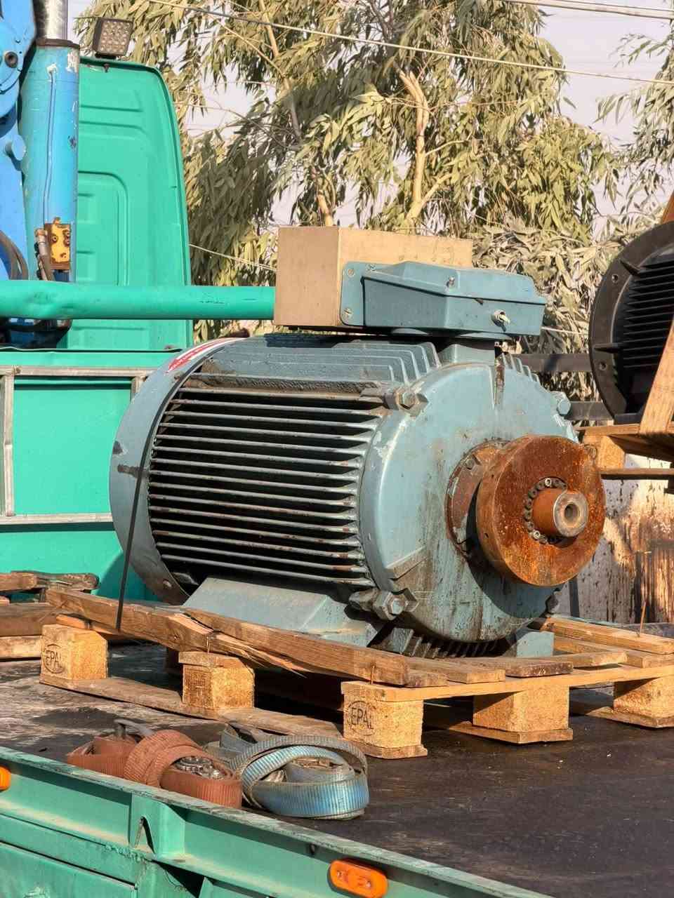 السلام عليكم توفر ماطورين...

315kw 1500rpm
200kw 1500rpm
نظافة 100‎%‎ يوجد توصيل جميع المحافظات
للتواصل واتساب او على الرقم
***********
