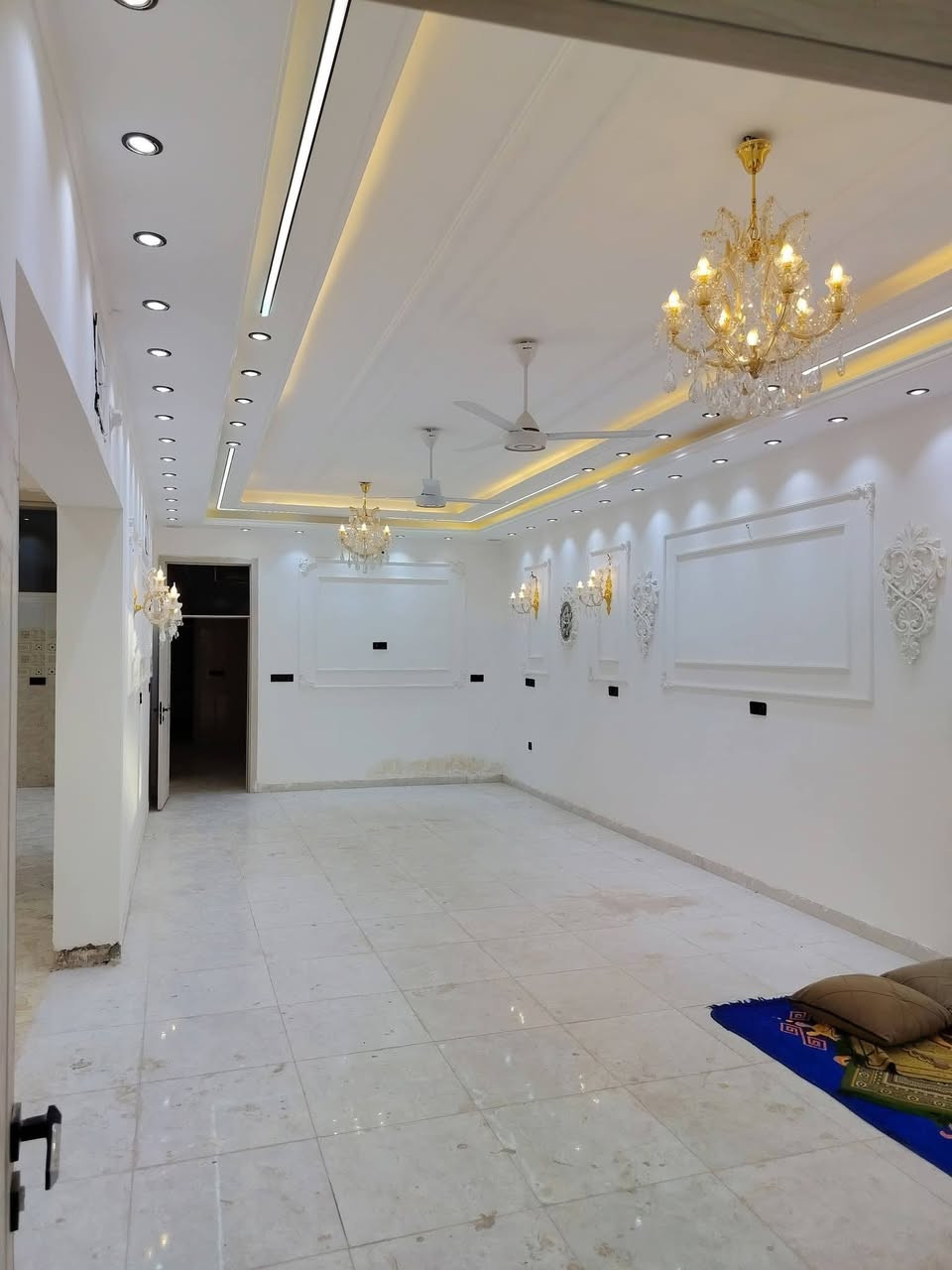 الدوره البوعيثه 📍
المساحه الكليه 1200 متر

واجهه 15 ونزال 84 

مساحه البناء : الفيلا 300 متر

مع دار مساحه 130 متر خلف الفيلا

محتويات الفيلا : 6 غرف نوم - استقبال - هول داخلي - مطبخ - خدمات عدد 5 + غرف الطابق الثاني سويت كامل 

محتويات الدار : استقبال ومطبخ وهول وخدمات وغرفه نوم واحده 

أحدث البناء سنه 2026 محد ساكن بيها 

للبيع او مراوس برصافة

للاتصال بل رقم ***********
