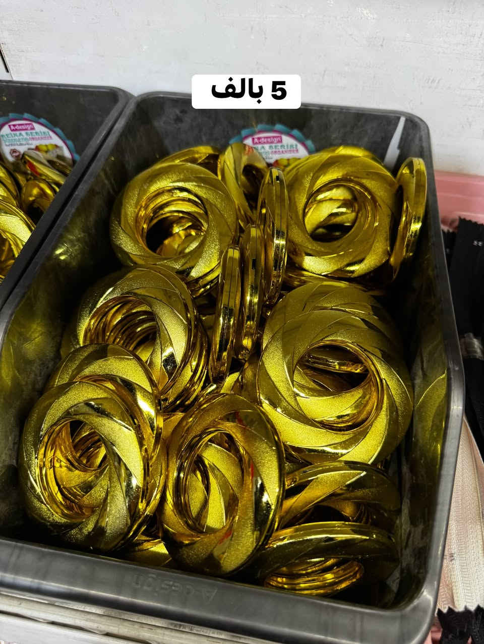 السلام عليكم زبائننا الكرام ❤🌹

خرازية 🤍🔥
سوينالكم رف كامل خرازية 🔥🔥

🛍️ كل ما تحتاجه للمنزل في مكان واحد وبأفضل الأسعار
🚚 خدمة توصيل متوفرة لجميع المناطق  
⏰ أوقات الدوام:  
من الساعة 8:30 صباحاً ولغاية 10:00 مساءً  
📌 فروعنا:  
- المسيب – عمارة الدولفين، الطابق الثاني
 (فوق صيدلية طبيبك)  
-السدة الهندية – الكراج القديم، الطابق الأرضي
📞 للاستفسار والحجز راسلنا على ماسنجر _ انستغرام _ واتساب ❤
رقم المجمعات (‭***********‬)

نص مكتوب في الصور:
- 40 قطعة ب 1000
- 5 بألف
- بالف
- 5 بالف سحابات
- 100 قطعه بالفين