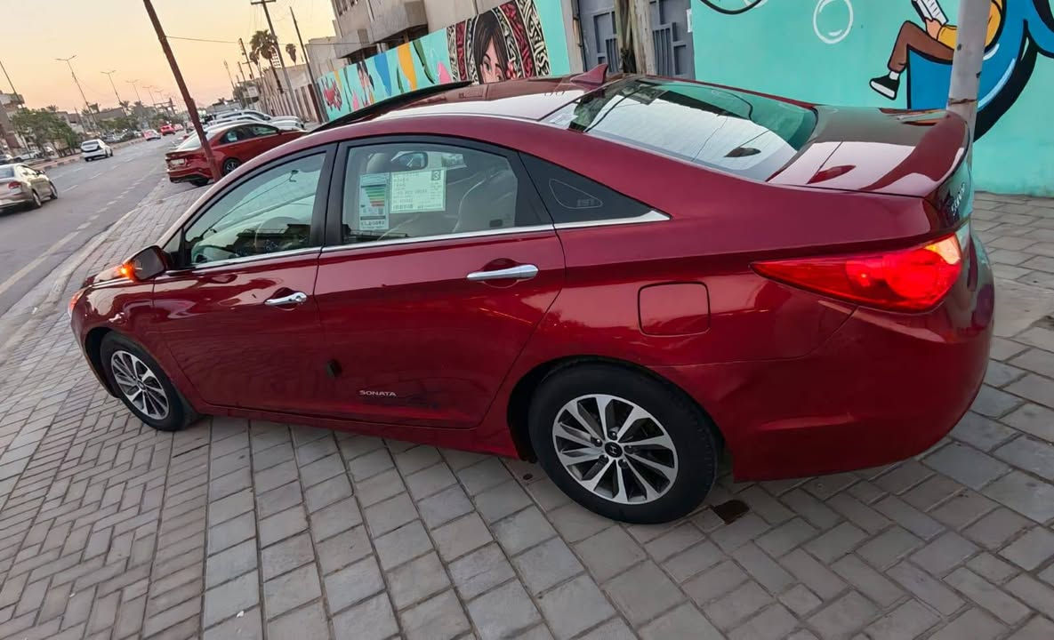 سلام عليكم 
وين الي يدور كارتون سوناتا دخول جديد بانزين ٢٤٠٠ فول سيارة بصمة فتحة ليمتد واحد على واحد 
جاهزة مكينة كير حدادية 
تشغيل عن بعد 
داخل بيجي 
ويل كروم حصيرة
لايت زنون
كشن حار بارد
تخم تاير بالباكيت
شرط حجر صلنصة ولا بيها اي كلوب مشتغل 
ماشية 92 كم فقط 
للاستفسار خاص
أو رغم الهاتف ***********
