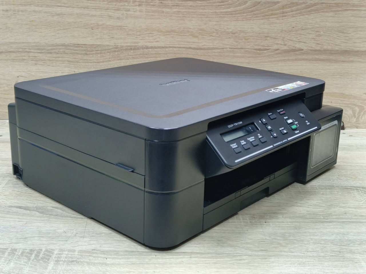 ‏
‏طابعة براذر موديل T510W مستعمل بحالة جيدة باحبار خارجية تطبع 6000 نسخه ملون و 5000 اسود وابيض سعر الحبر 10 الف لكل اللوان سرعة طباعة 10 ملون, 12 أسود وابيض تحتوي على واي فاي يمكن ربطها على موبايل وتابليت ولابتوب مع امكانية طباعة صور استنساخ طباعة وسكنر 🚦سعر طابعة 150 الف 🚦مع كيبل كهرباء وكيبل كومبيوتر وقرص تعريف نسبة نظافة الجهاز 90% ضمان تشغيل وفحص يوجد توصيل لكل المحافظات للطلب *********** -*********** . 
‏#الصفوة
‏#طابعتي
‏
