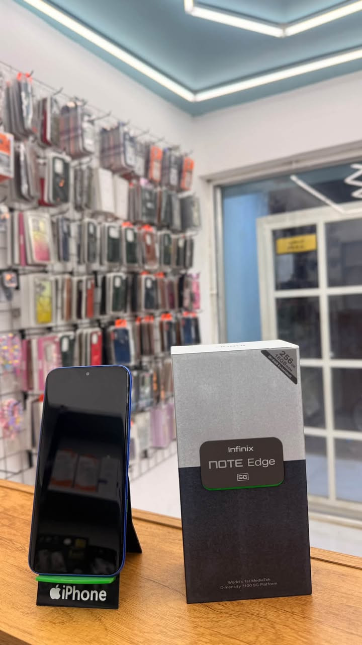 📱 للبيع: Infinix Note Edge 5G (جديد بالكارتون)
جهاز أنيق ومميز بتصميم نحيف وشاشة منحنية وأداء قوي:
🔹 المواصفات الأساسية:
• الذاكرة الداخلية: 256 جيجابايت
• الذاكرة العشوائية (RAM): 8 جيجابايت (تصل إلى 16 جيجابايت ممتدة)
• المعالج: MediaTek Dimensity 7100 5G (يدعم شبكات الجيل الخامس)
• الشاشة: بحجم 6.78 إنش AMOLED منحنية الأطراف (3D-Curved) بتردد 120Hz
• الكاميرا الخلفية: بدقة 50 ميجابكسل
• الكاميرا الأمامية: بدقة 13 ميجابكسل
• البطارية: سعة 6500 mAh مع دعم الشحن السريع 45 واط
• الصوت: سماعات ستيريو مزدوجة بتوليف JBL  
📌 الحالة: جديد بالكارتون مع كافة الملحقات الأصلية
🚫 ملاحظة: لا يوجد توصيل 
💰 السعر: [ 480,000]
📍 العنوان: بغداد / الدورة / أبو دشير - خلف البغدادي
📞 للتواصل واتساب : ***********
