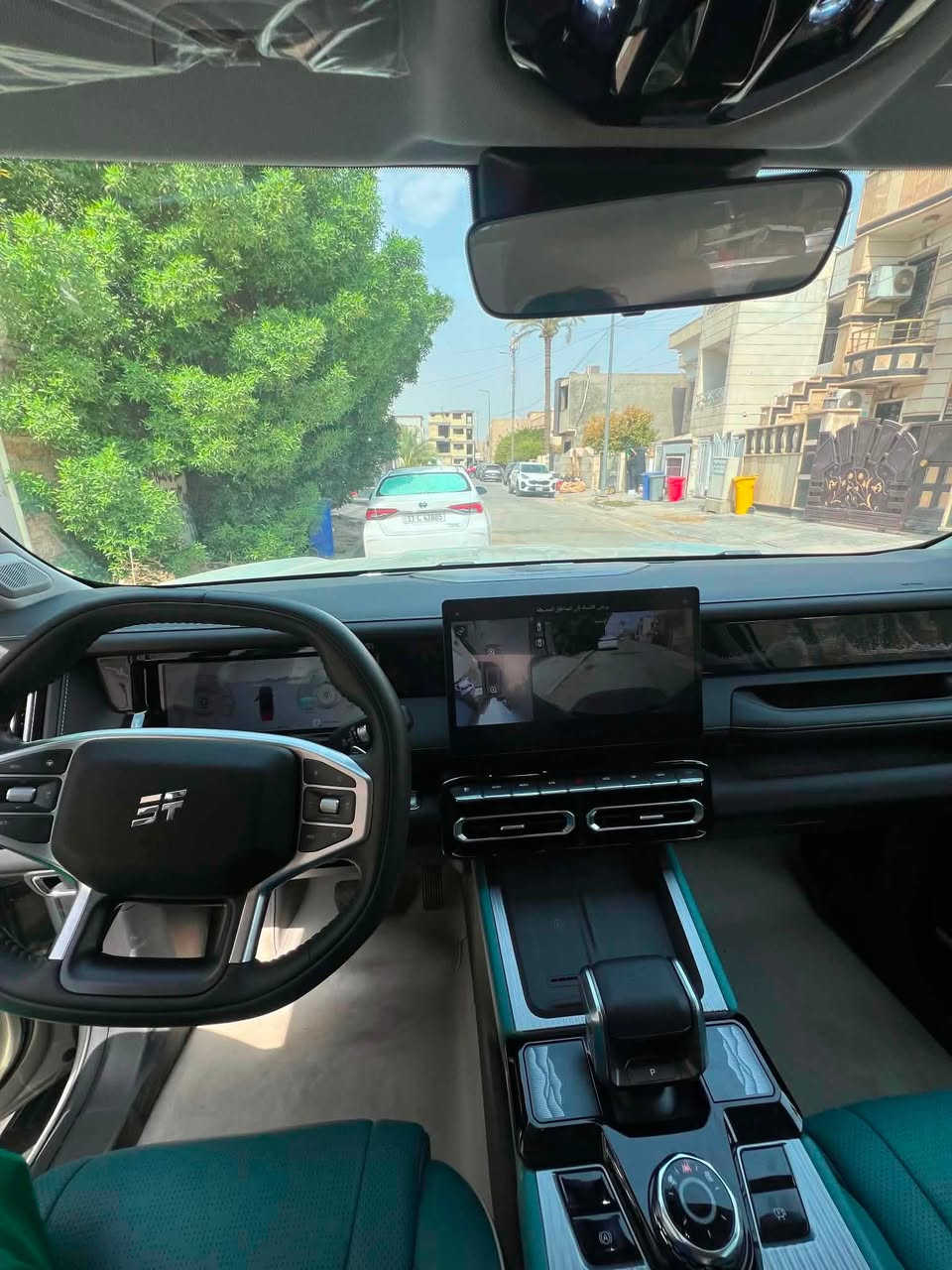 🚙 جيتور T1 Comfort موديل 2026
ماشيه:34km
الوان مميز ذهبي 
⚙️ المواصفات:
✅ محرك 2.0 لتر تيربو (4 سلندر)
✅ قوة 254 حصان
✅ ناقل حركة أوتوماتيك 8 سرعات (8AT)
✅ عزم دوران 390 نيوتن.متر
✅ سعة خزان الوقود 70 لتر
✅ تسارع 0 - 100 كم/س خلال 8.6 ثانية
✅ سرعة قصوى 180 كم/س
✅ 5 مقاعد رحبة ومريحة
✅ شاشة وسطية 12.8 إنش
✅ شاشة عدادات رقمية
✅ دعم Apple CarPlay وAndroid Auto
✅ شاحن لاسلكي للهواتف
✅ كاميرات محيطية 360°
✅ حساسات خلفية
✅ مقاعد جلد مع تحكم كهربائي للمقاعد الأمامية
✅ تشغيل بالبصمة ودخول ذكي
✅ مثبت سرعة
✅ أنظمة أمان متعددة
🛡️ ضمان المحرك: 10 سنوات من الوكيل.
شركة هارلم
📞 للاستفسار:
***********
العنوان:بغداد اليرموك 
السعر :٣٥ مليون ونص بيه مجال
