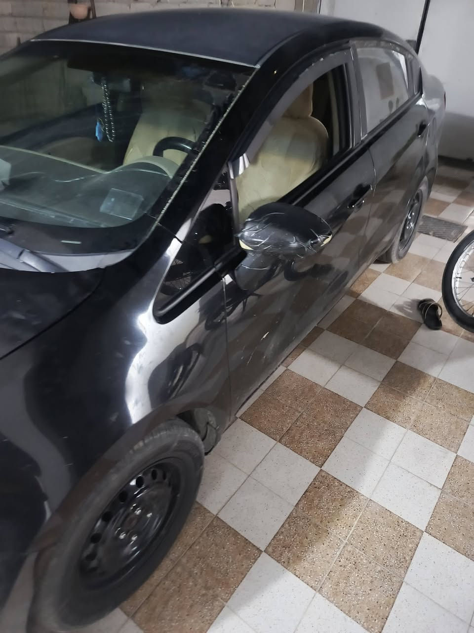 سلام عليكم كيا اريو امريكي مديل 15 سياره جتي اي مكينه مفتوحه حداديه خير من الله سونارها عدي استفسار اتصال عل رقمي ***********
