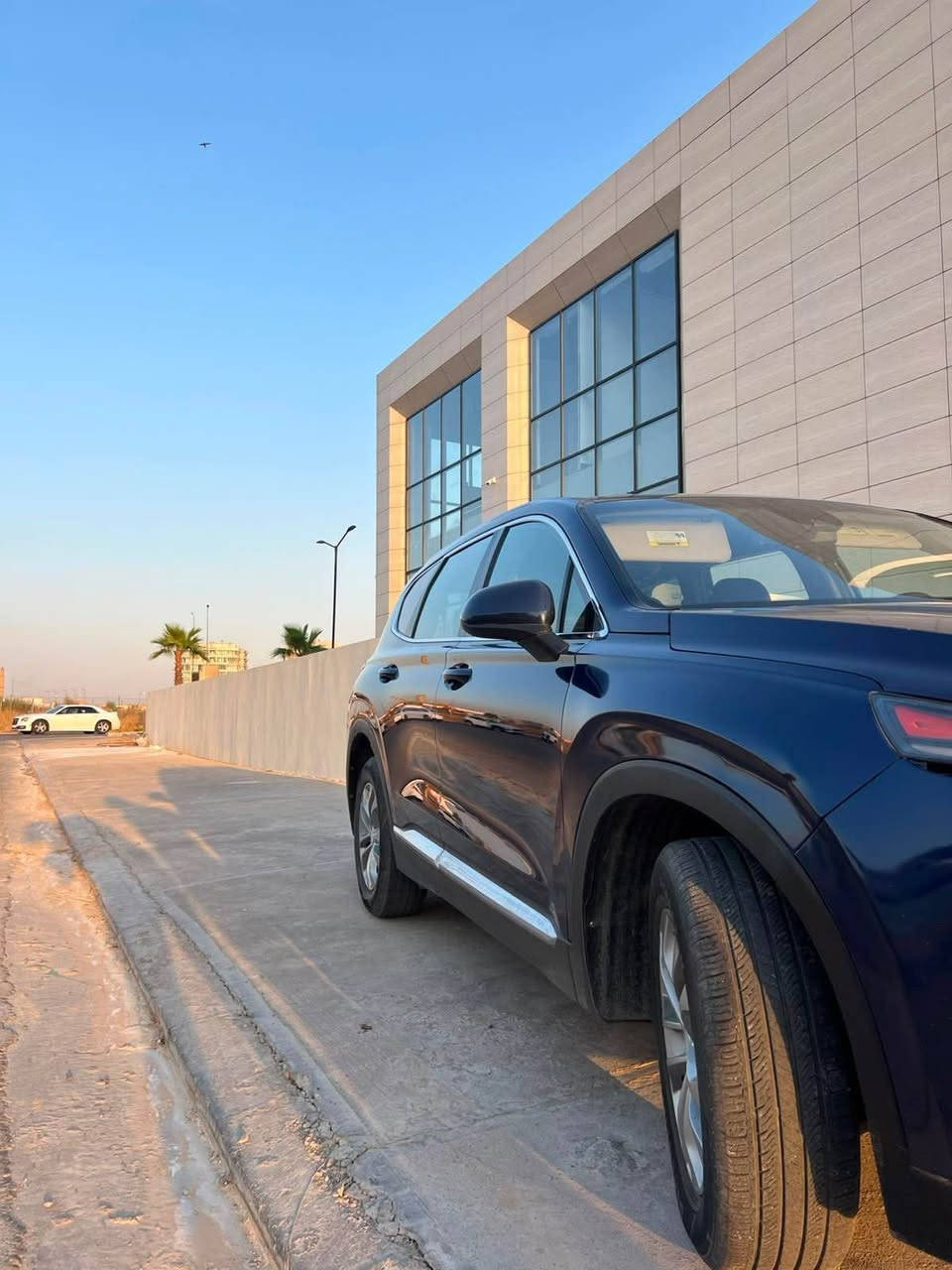 السلام عليكم للبيع فقط بدون مراوس. 
بسعر جوا السوك 140 ورقه فقط و بيها مجال بسيط 
سنتافي 2019 لون نيلي 
مواصفات عادي 
جامات كهربائية شاشة و كاميرا 
تحكمات رادار امامي و جانبي 
نقاط عميه كروز كونترول تفاعلي 
محركة 4 سلندر 2.4 
تبريد ثلج ⛄️ 
تدفئة 
كشنات مخمل 
السياره بيها نص الصندوق و نص الجمالخ الخلفي 
مال امريكا 
و با عراق صار بيها جاملخ امامي فقط رش 
ماشيه 120 الف 
السعر بلاش بلاش جوا السوك 140 و بيها مجال بسيط للطيبين 

للتواصل ***********

للتواصل ***********

عنوان السياره اربيل 32 بارك أربيل, العراق
