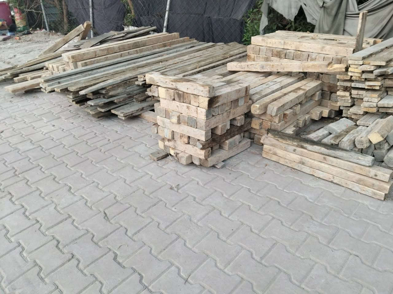 سلام وعليكم قالب مال ميتين وجكات جدد سعره 3500 بغداد بل حسبنيه مال راشديه ***********
