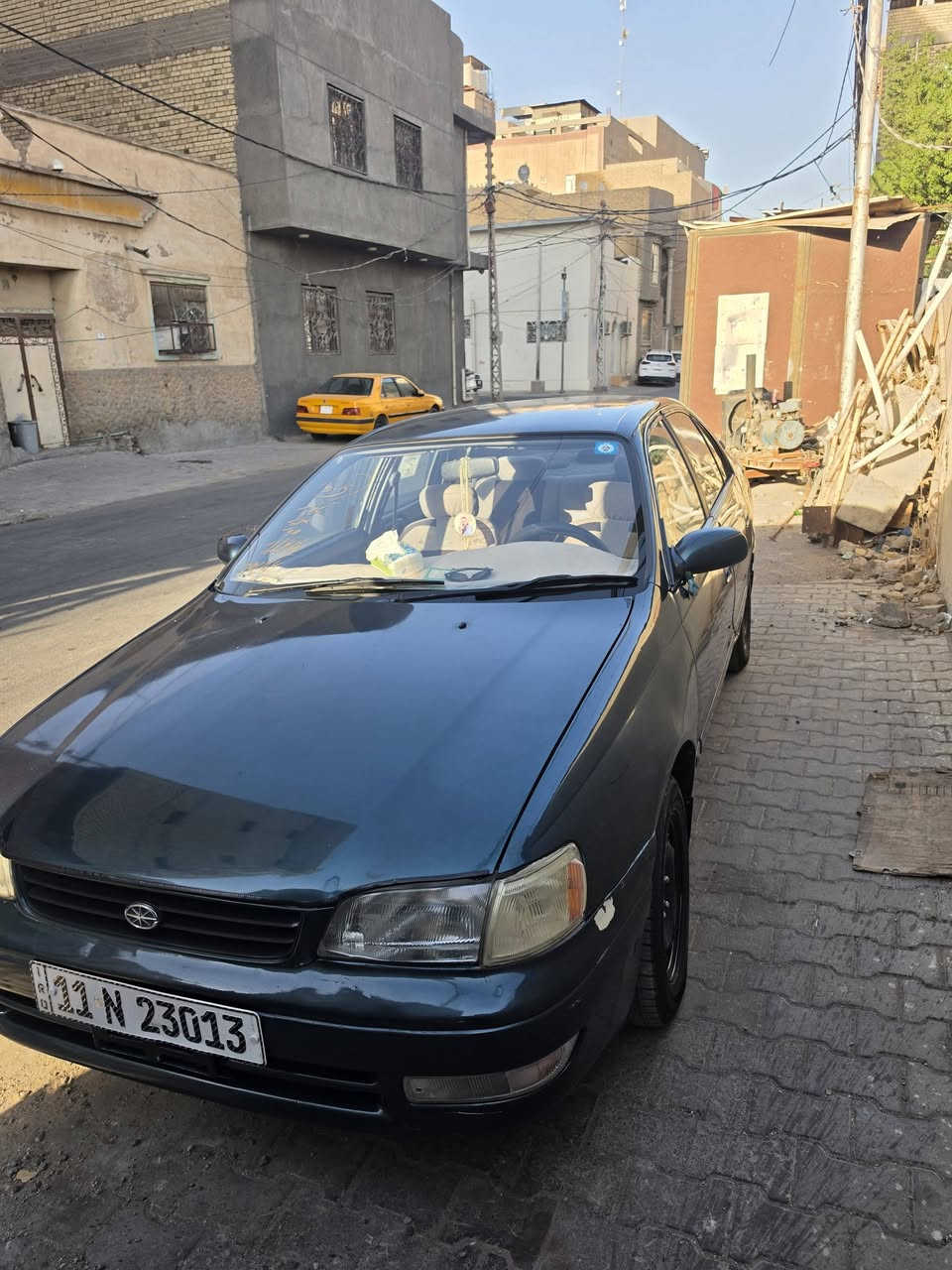 السلام عليكم كرونه نفخ موديل 1994 لون زيتوني رقم بغداد انكليزي سنزيه لل2031 كير ومكينه وحداديه مكفولات تخم تاير  جديد سياره مكفوله من كصه ومن ضربه وشرعيات سعرها 52 وبيها مجال المكان نجف رقم الهاتف : ***********
