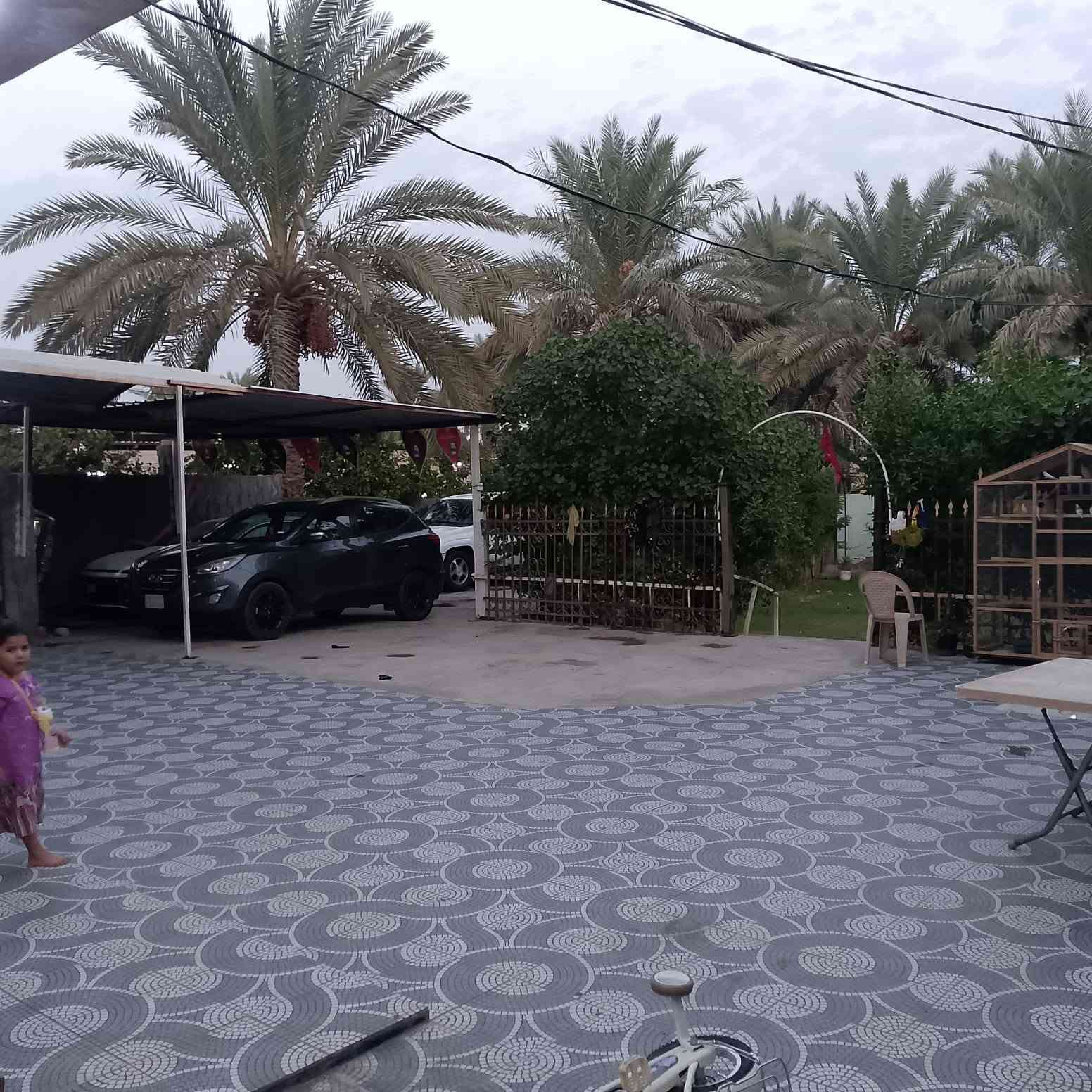 #بيـــــــــــــت للبيــــــــــــع #المساحه 100
#طابو زراعي طابقين يحتوي الطابق الاول على غرفه نوم +استقبال +مطبخ+هول +مجمع صحيات
 
#الطابق الثاني غرفتين نوم  +هول 

#علماً الدار مع مزرعه مشجره بل كامل مساحه 900متر م 

#عنوان الدار قرب مدينه العاب كوين بارك شارع بغداد حله الرئيسي 

#للستفسار مراجعه مكتب القبه الذهبيه الكائن حله شارع 80 كربلاء قرب نون مول 

#او الاتصال على الارقام الت***********830771300
