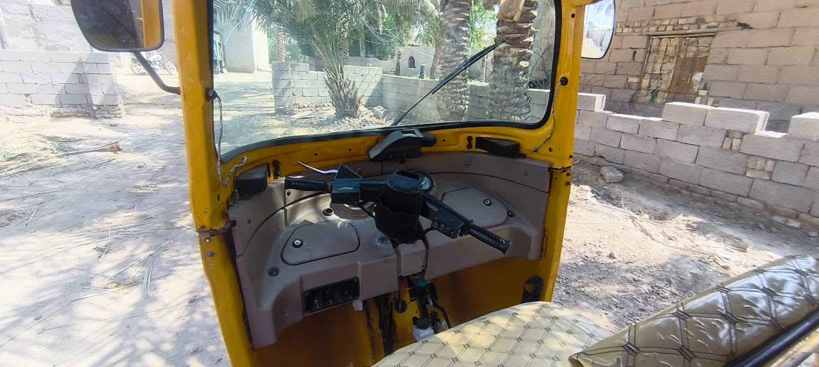 السلام عليكم تكتك للبيع
موديل 20
كفاله من الصبغ والمعجون محرك مفتوح مكفول من التنقيص 
جاهزه كلشي شغال 
 بيه هزة جديدة 
تحويل مباشر 
مكاني رفاعي 
السعر 6300 وبيه مجال قليل 
***********
