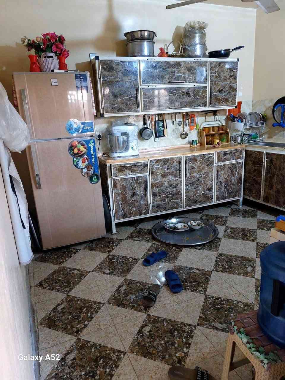 دار للبيع في ناحية اللطيفية
المساحة ١٧٠ متر 
يحتوي على محل + منظومة تصفية آرو
على شارعين يحتوي أيضاً على گراج سيارة 
الموقع قرب مدرسة حاتم الطائي 
للإستفسار الإتصال على الأرقام :
***********
***********
