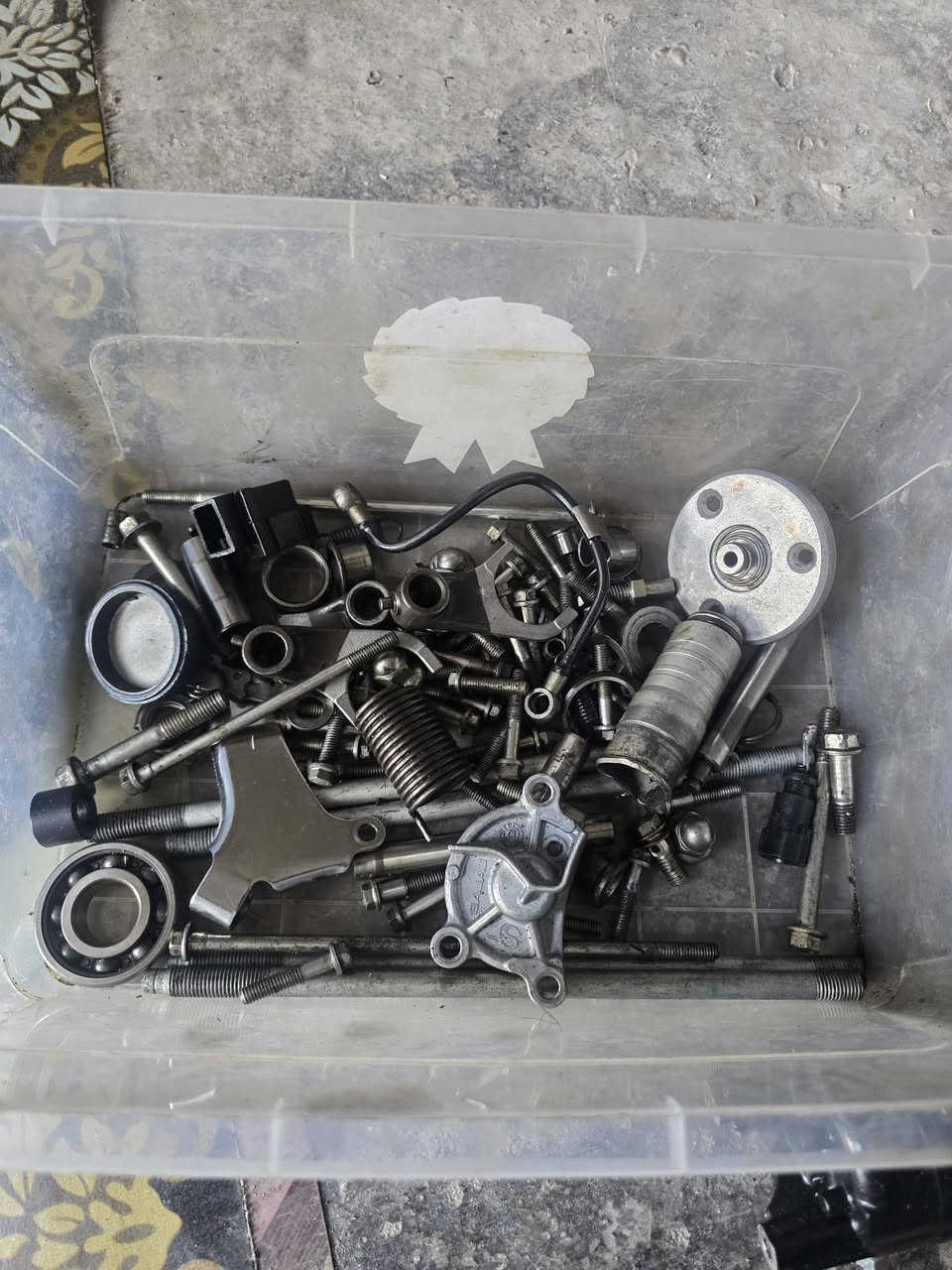 غراض محرك بولسر نيون 150 نظيفات جدااا الغراض فقط الي بالصور المراسلة ***********
