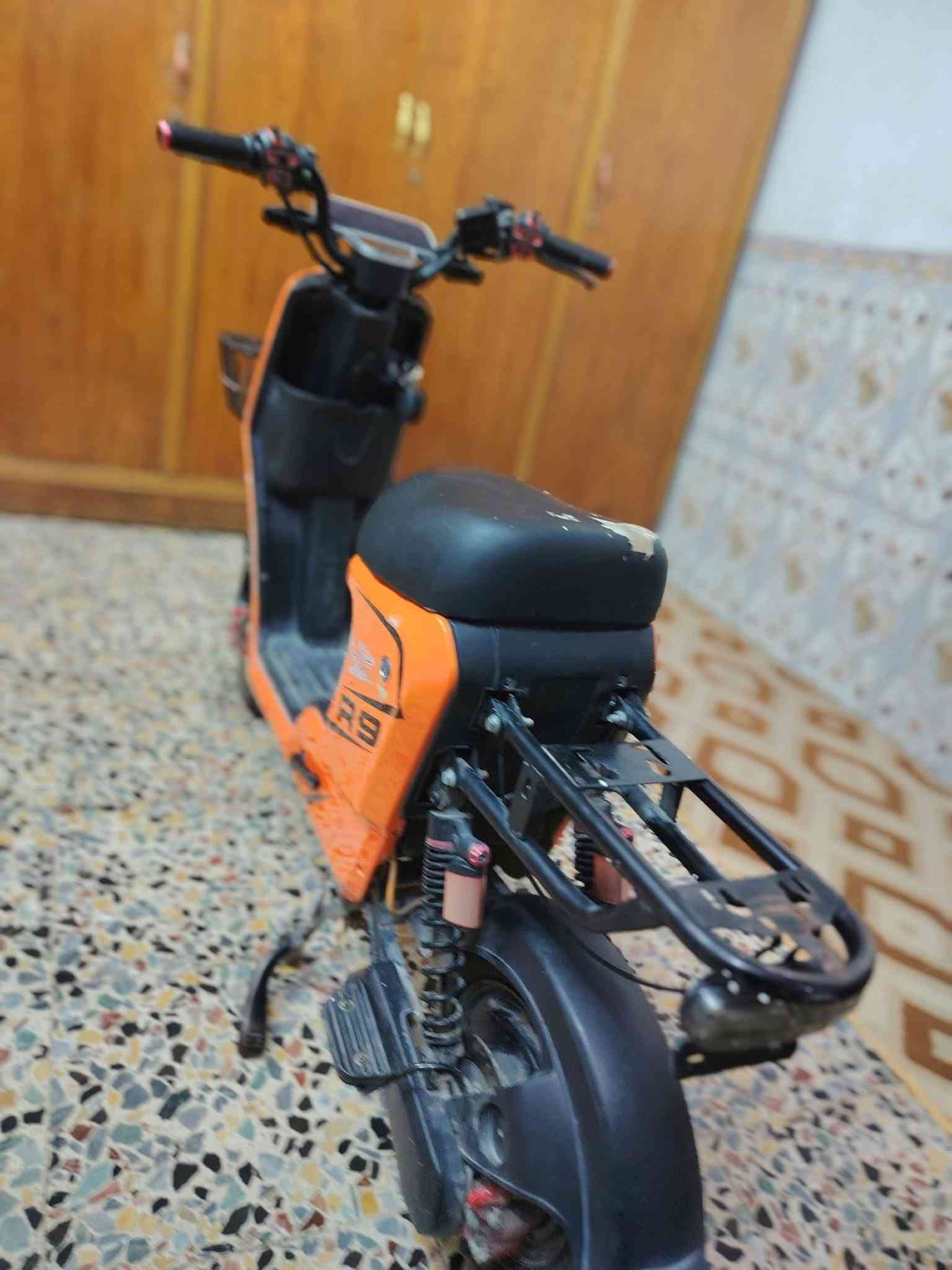 سلام عليكم عندي دراجه شحن لبيع نوع ار تسعه جديده بطرياته جدددددددد دراجه كامله مكمله حلوه بيه نضام R
4سرعلايت عالي ناصي هورن تايرات جدد شاره يمنه يسره دبل شاره بكاني بغداد بل مدينه لسعر 325وبيه مجال لطيبين رقمي ***********
