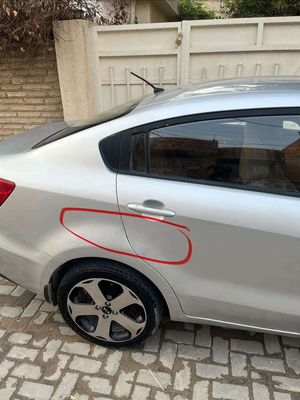 السلام عليكم كيا ريو ٢٠١٧ خليجي السياره صبغ بس الي ماشره الباقي كفاله عده ٣ رصعات بل قماره تبريد ثلج تحكم ستيرن سنويه باسمي وتنتهي بل ٢٠٣١ السياره حلوه ونضيفه السعر ٩٠ وبيها مجال 
للتواصل 
***********
