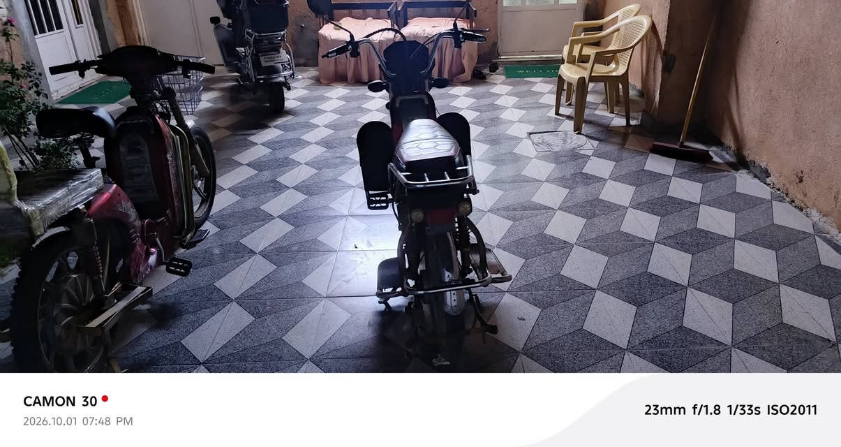 سلام عليكم موطورات للبيع 
موطور الاحمر فارس الذهبي 
نقصة بطارية وحدة وشاشة 
بطاريات منفخات بس ميقرن جوة ٨ 
اما الموطور الثاني نقصة بطاريات فقط 
بس كشرة تعبان كما موضح بل الصورة 
سعرهن ٢٠٠ قفل قفل المكان فلوجة حي العسكري شارع سادين رقمي  ***********

نص مكتوب في الصور:
- CAMON 30
- 2026.10.01 07:48 PM
- 23mm f/1.8 1/20s ISO2304
- 23mm f/1.8 1/33s ISO2011
- CAMON 30 2026.10.01 07:48 PM 23mm f/1.8 1/25s ISO2726
- CAMON 30 2026.10.01 07:47 PM 23mm f/1.8 1/25s ISO2203
- CAMON 30 2026.10.01 07:47 PM 23mm f/1.8 1/33s ISO2683
- CAMON 30 2026.10.01 07:48 PM 23mm f/1.8 1/33s ISO1939
- 2026.10.01 07:47 PM
- 23mm f/1.8 1/33s ISO2317
- 23mm f/1.8 1/20s ISO3273