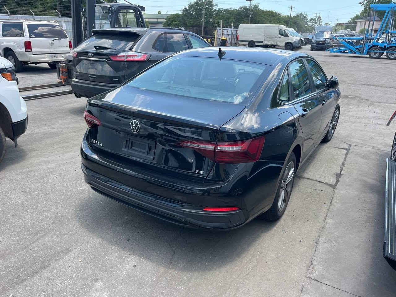 جيتا 2024 فول بانوراما 
سعر 125 بدون تصليح 
وصول جديد 
ماشي 45 الف 
رقم شاصي  3VW7M7BU3RM003557
مكان السياره عقرة
للأسفسار الرجاء اتصال او مراسلة الواتس اب
***********

جيتا 2024 فول بانوراما 
سعر 125 بئ جاكرن أربيل, العراق
