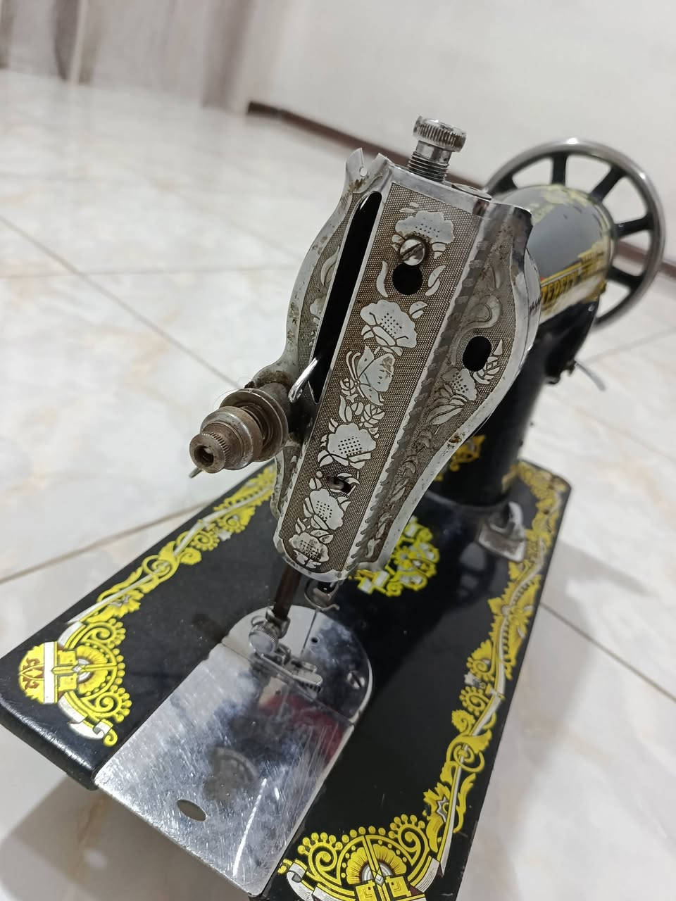 سلام عليكم
مكينه خياطة للبيع 
نوع:: ام الفراشة الاصليه  نضيفه مالت جيل طيبين 
سعر 60 الف و بيه مجال للجادين فقط .

المكان نجف الأشرف قرية غدير الاولى 
***********
