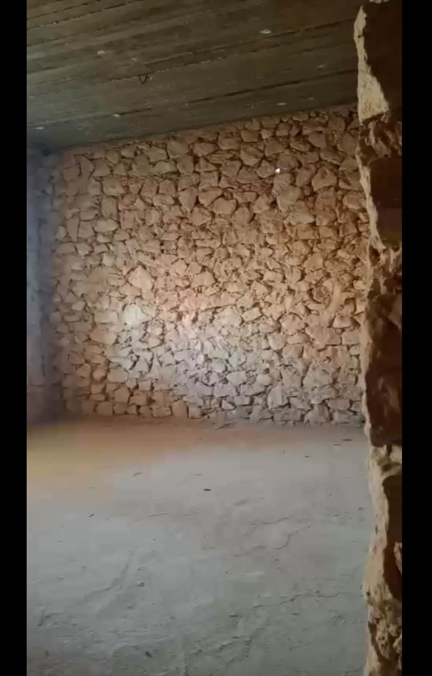 السلام عليكم ،
بيت للبيع في الصينية في حي الدهش مقابيل بيت سامي الطيار قريب من مدرسه احمد عرابي 

مساحة 300 م

بيه غرفتين مساحة كل غرفه 4 في 5 

مطبخ واستقبال 

السعر: 30 مليون وبيه مجال 

الاتصال بالرقم : ***********
