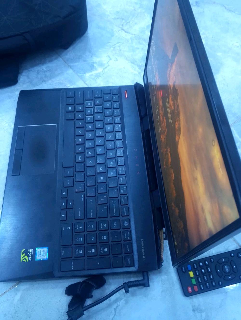 تفضل، هذا إعلان مرتب وجاهز للنشر:

للبيع لابتوب HP OMEN 15 Gaming – مستعمل

🔹 المواصفات:

المعالج: Intel Core i7-8750H

كرت الشاشة: NVIDIA GeForce GTX 1050 Ti 4GB

الرام: 16GB DDR4

التخزين:

SSD 128GB

SSD 512GB


شاشة 15.6 إنج


✅ مناسب للألعاب، التصميم، الدراسة، والبرامج الهندسية.

ملاحظات:

البطارية جديدة ولم تُستخدم.

يوجد عطل في إحدى السماعات المدمجة (واحدة منهن لا تعمل)، أما باقي الجهاز فيعمل بصورة طبيعية.

الجهاز نظيف وجاهز للاستخدام.


السعر:400الف دينار عراقي قابل للتفاوض بالمعقول.

رقم***********