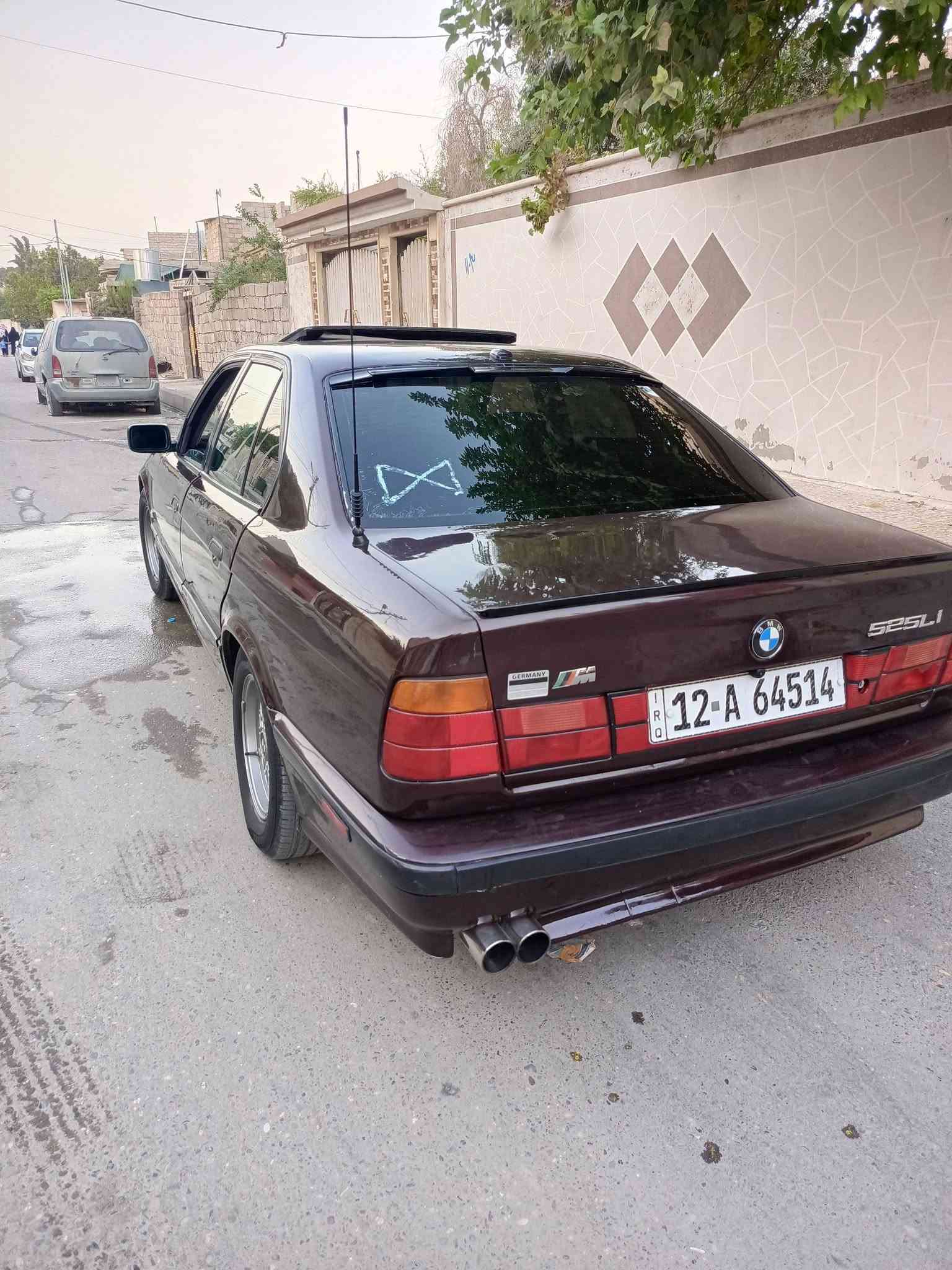 إسلام عليكم بي ام موديل 93 السياره بسمي شرط التحويل رقم انكليزي بدون ضرر شرط المحرك ولكير  فول مواصفات السعر / 65 / ورقه /*********** /
