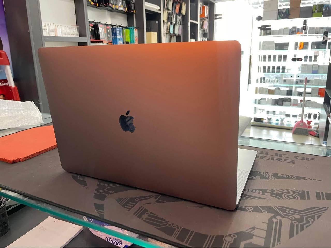 MacBook 💻 Pro 16-inch,2019

بۆ فرۆشتن زۆر پاکە

تەنها iCloud لەسەر بوە لابراوە 

Processor 
2.6 GHz 6-core Intel i7

Memory 
16 GB 2667 MHz DDR4

Graphics 
Intel UHD Graphics 630 1536 MB

Storage 
500 GB 

Time Cycle 
107 Count 

***********
*********** أربيل, العراق
