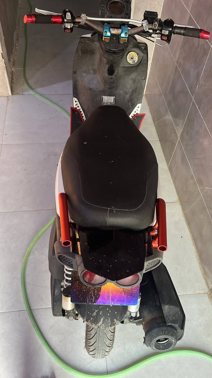 سكنس جبلي جديدة مال حاويه ماصارلي شهر من منزلها من الحاوية الدراجه كلها على وضع البلادي كفرات مكينه اصلي بلغي ما مفتوح بيها وعل فحص دراجة مزوده ستيرن رياضي سبايدر  قبق فلاوين دبلات امامي خلفي رياضي لايتات زنون اشاير حفر  . مكاني بصره ابو الخصيب شارع الوسطي السعر (واحد650)  رقمي *********** البصرة, العراق
