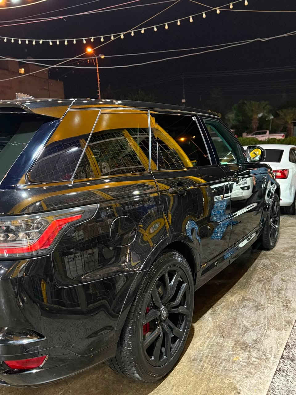 � للبيع او للمرواس   — Range Rover Sport SVR 2018 🔥

للبيع رنج روفر سبورت SVR موديل 2018، وارد امريكي حادث بس خشم البنيد بدون دواخل بشرط كير ومكينة كفالة عامة سيارة تجمع بين الفخامة والقوة والأداء الرياضي الاستثنائي 👑🔥

🏎️ المواصفات:
• موديل: 2018
• الفئة: Range Rover Sport SVR
• المحرك: V8 Supercharged
• السعة: 5.0 لتر
• القوة: 575 حصان
•الكير: 700 نيوتن متر
•: أوتوماتيك 8 سرعات
• الدفع: 4×4
• تسارع 0–100 كم/س: حوالي 4.5 ثانية
• السرعة القصوى: حوالي 283 كم/س
• عادم رياضي SVR Active Exhaust
• نظام تعليق رياضي SVR
• نظام Dynamic Response
• جنوط رياضية كبيرة
• مقاعد رياضية SVR فاخرة
• داخلية جلدية فخمة
• دركسون رياضي مع تبديل Paddle Shift
• تصميم SVR رياضي مميز من الخارج والداخل

✨ سيارة للّي يعرف قيمة الـ SVR… قوة V8، فخامة رنج، وصوت ما ينمل منه

الاستفسار الاتصال /***********
